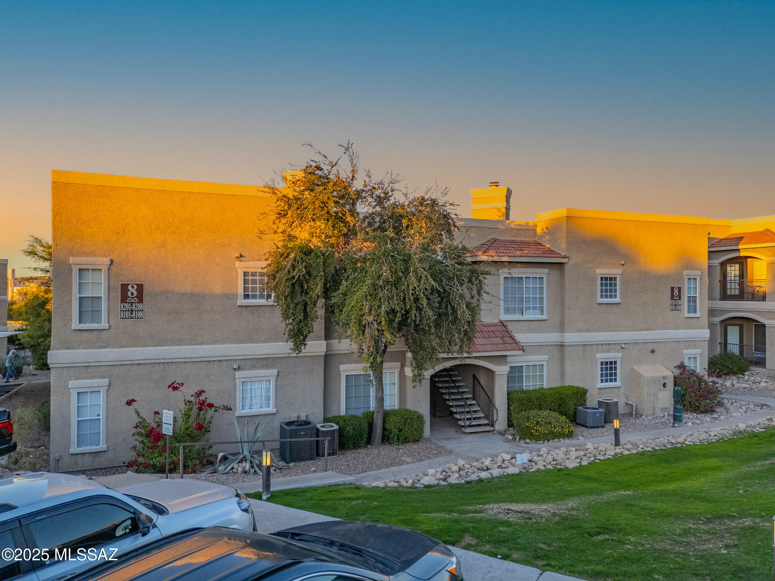 1500 E Pusch Wilderness Drive 8204
