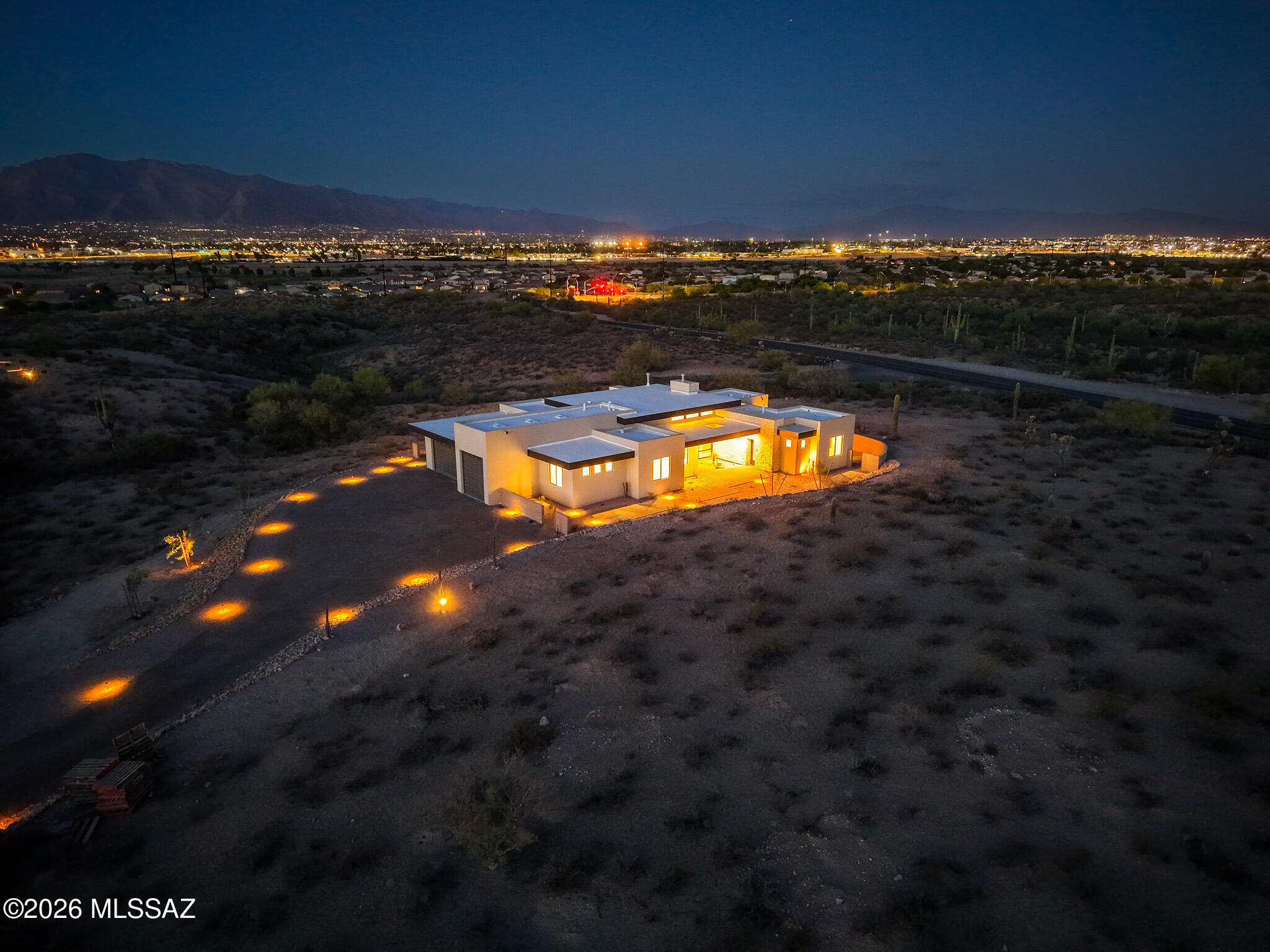 2769 W Black Cloud Court