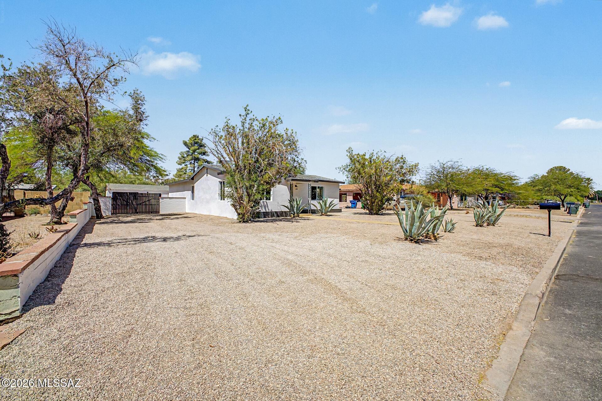 2551 E Monte Vista Drive