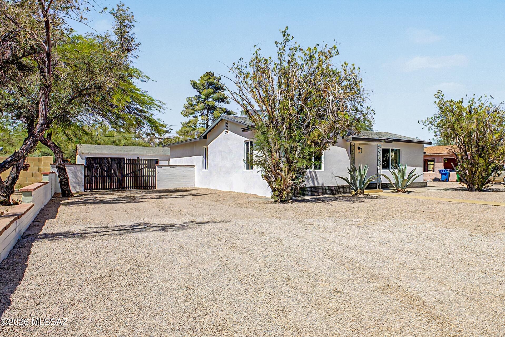2551 E Monte Vista Drive
