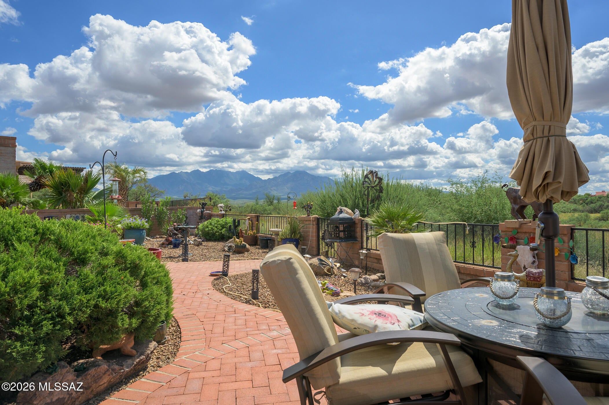 1131 W Camino De La Oca
