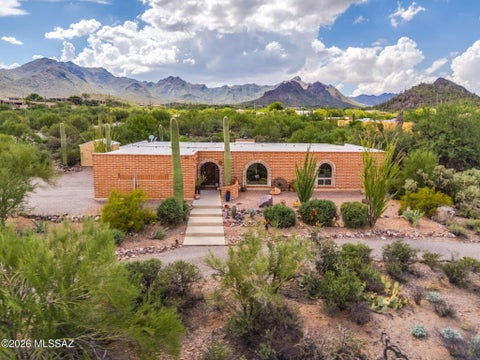 Photo of 4832 W Trails End Road, Tucson, AZ 85745 (MLS # 22622859)