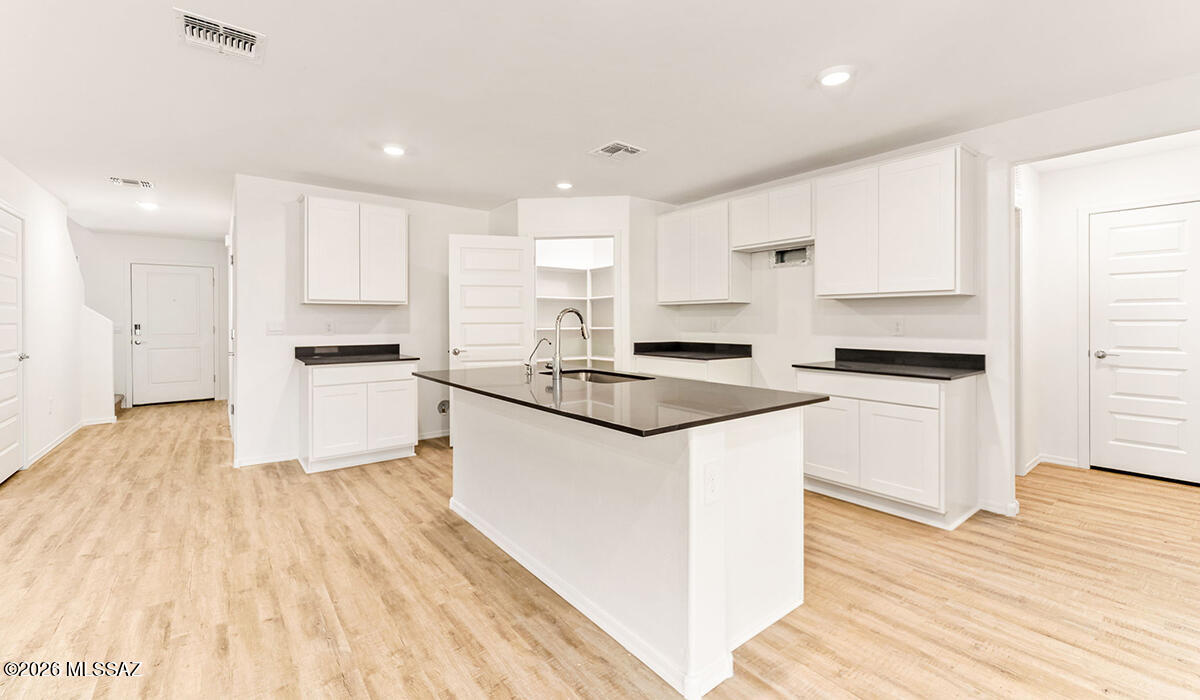 Saguaro Bloom SQ20180540069 - Residential