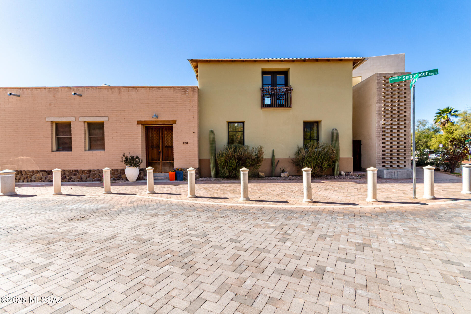 208 S Avenida Del Sembrador