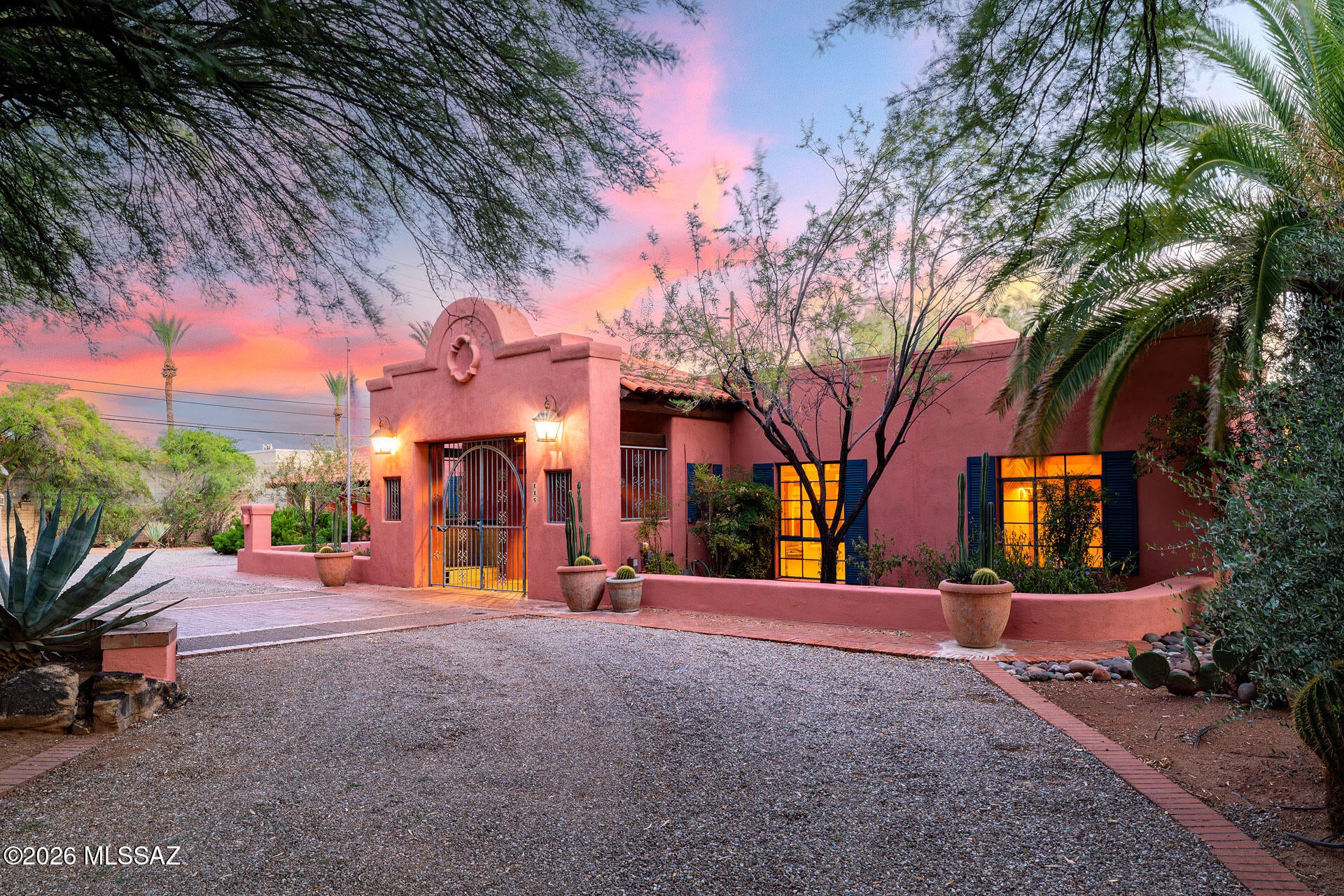 115 E Calle Resplendor