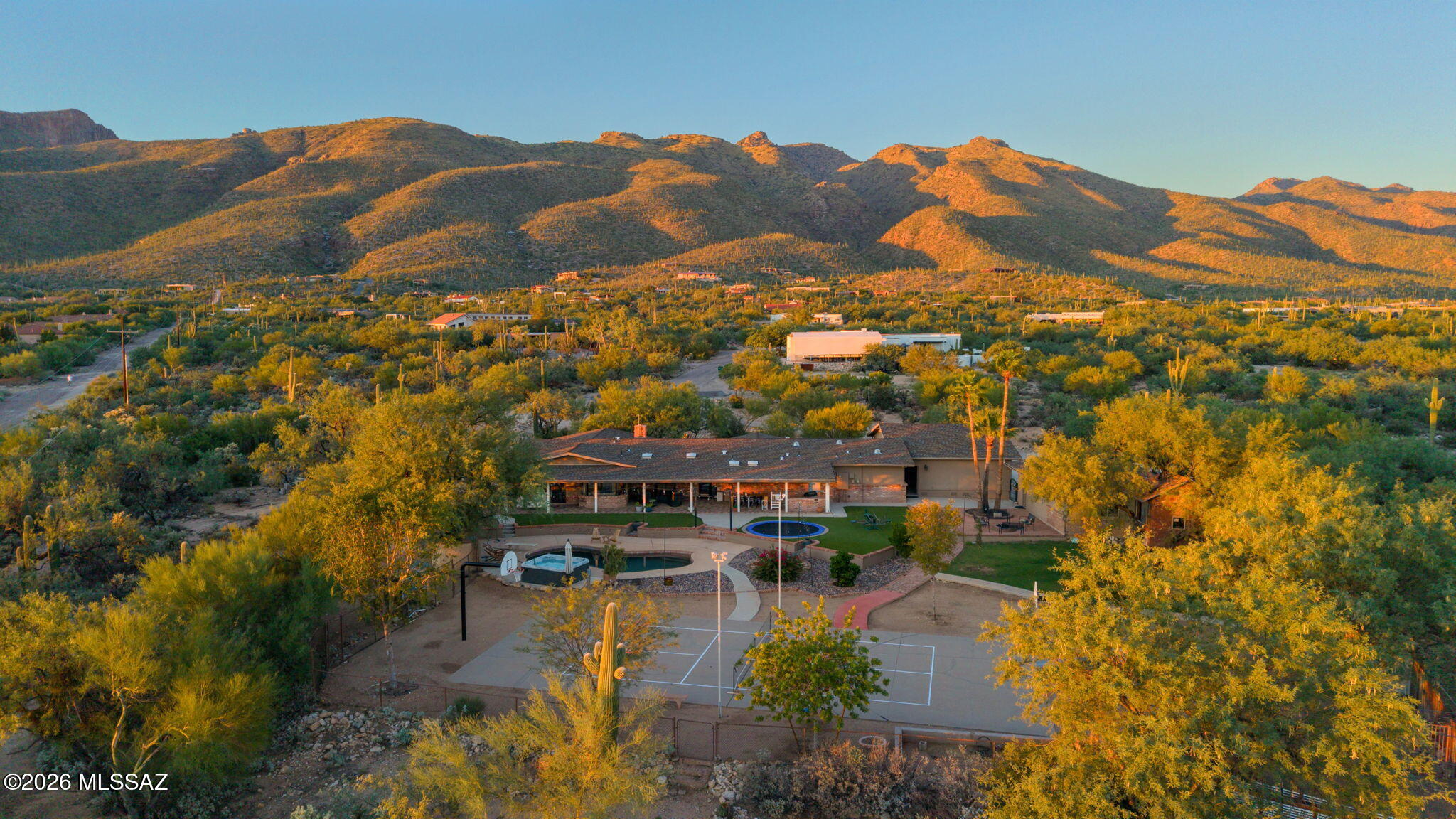 4941 N Avenida De La Colina