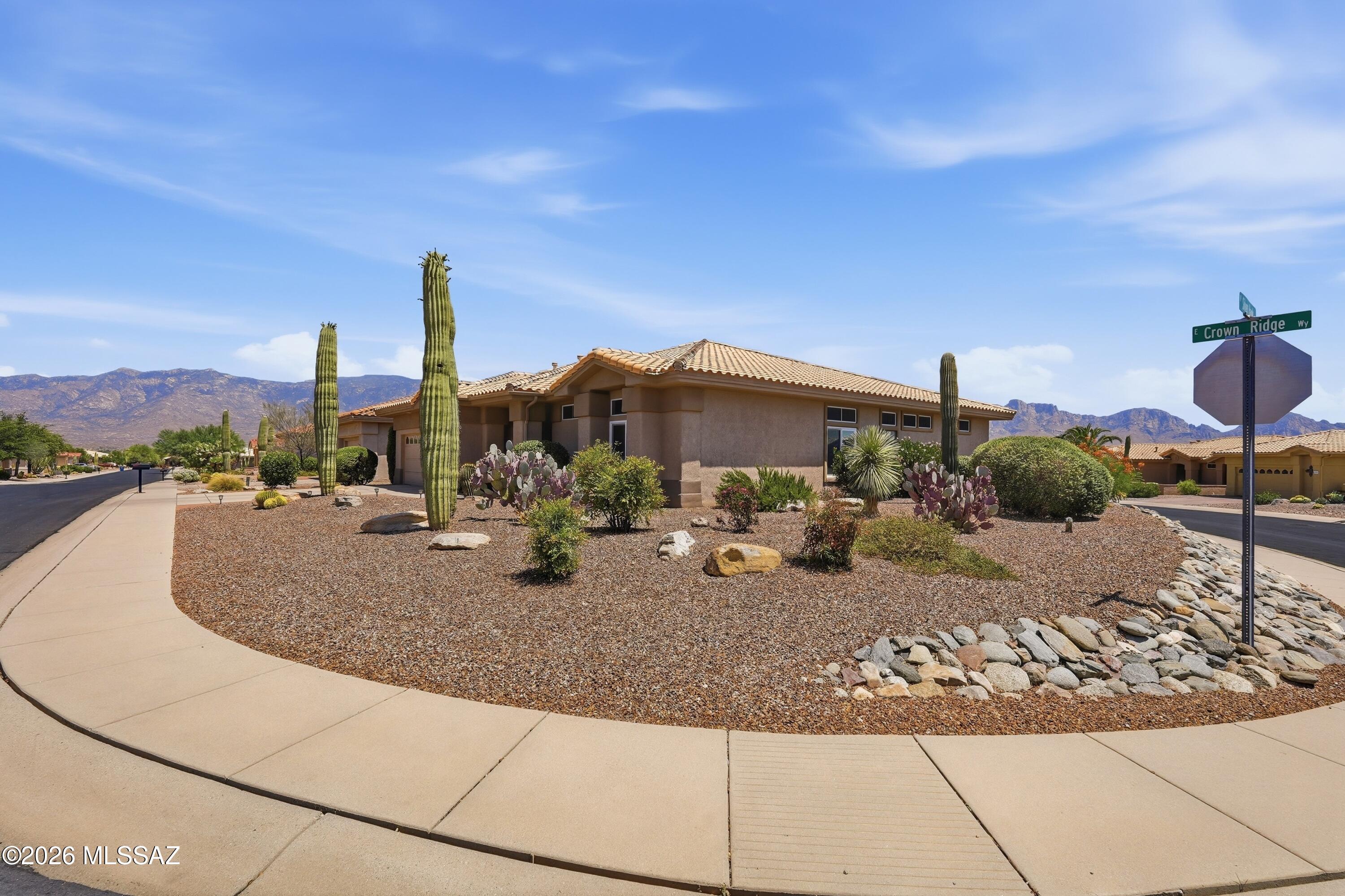 1654 E Crown Ridge Way