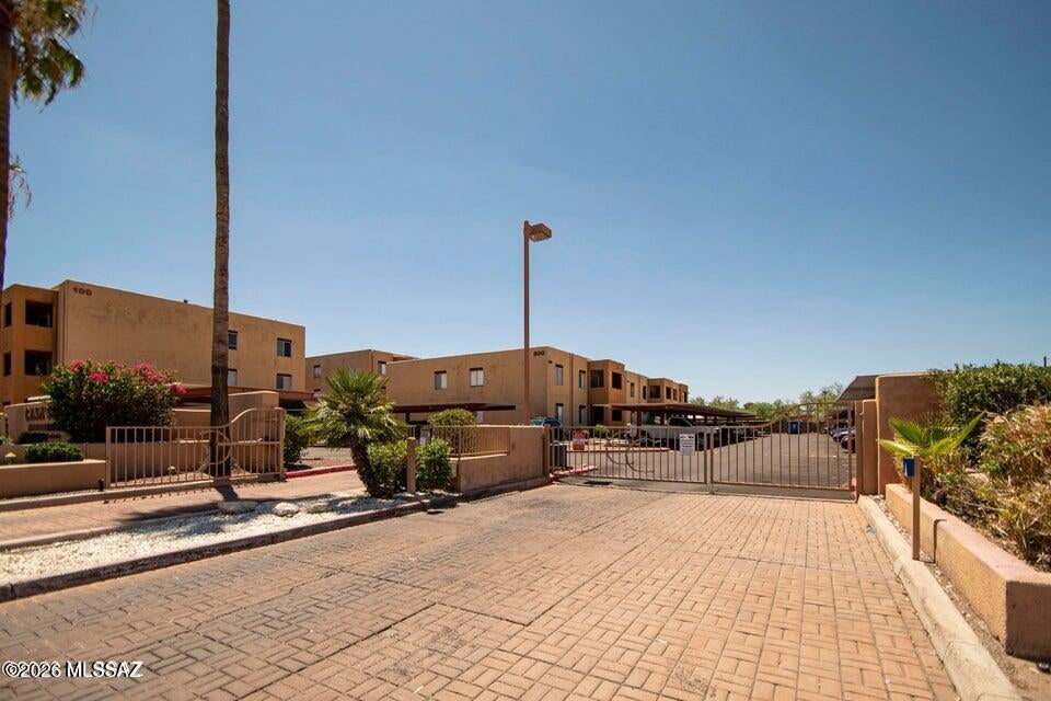 1810 E Blacklidge Drive 308