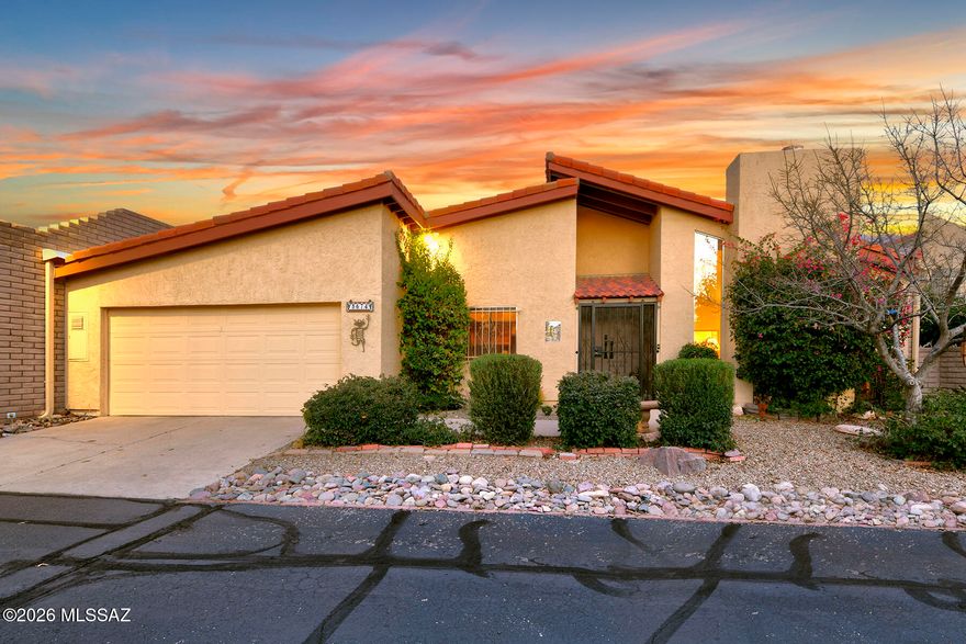 Located in the highly desirable Catalina Del Rey community, this beautifully maintained townhouse offers spacious living in the heart of the Tucson foothills. Private courtyard entry with double doors & a striking interior atrium welcomes you inside bringing in abundant natural light. Soaring vaulted ceilings enhance the generous floor plan, featuring a generous living room w/ fireplace, separate family room, & formal dining area with direct patio access.
The inviting kitchen includes granite countertops, plentiful cabinetry with pull-outs (including the pantry), breakfast bar, center island, & casual dining nook. The large primary suite offers dual vanities, large walk-in closet, & sliding doors to the private covered patio.
Step outside to a thoughtfully designed backyard (SEE MORE>>) with new turf, brick pavers, mature landscaping, and a gazebo positioned to capture Catalina Mountain views perfect for relaxing or entertaining. Additional highlights include ample storage, overhead lighting, upgraded blinds, ceiling fans throughout.
Residents enjoy access to two pools and spa, clubhouse with fitness facilities, lighted tennis courts, basketball court, and playground. HOA covers trash, cable, and front yard maintenance. Close to shopping, dining, schools, and everyday conveniences.