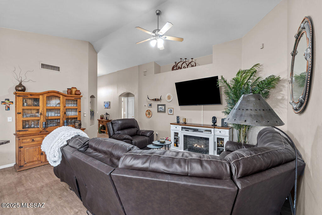 7659 N Hemingway Place