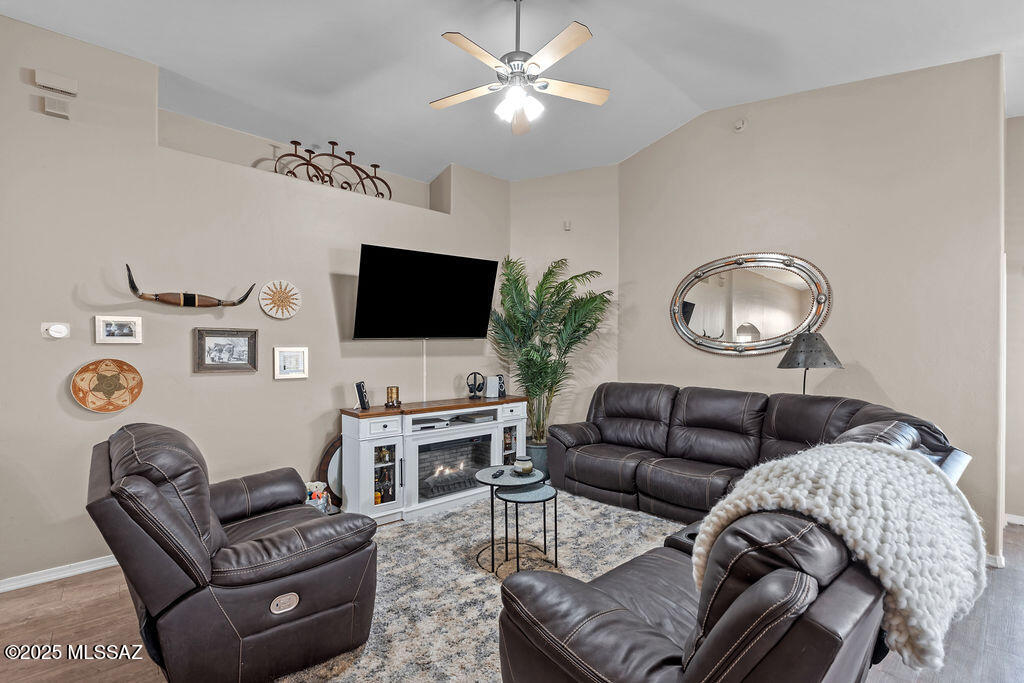 7659 N Hemingway Place