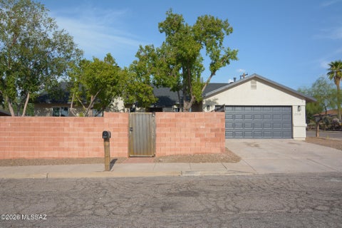 Photo of 2310 N 3rd Avenue, Tucson, AZ 85705 (MLS # 22621013)
