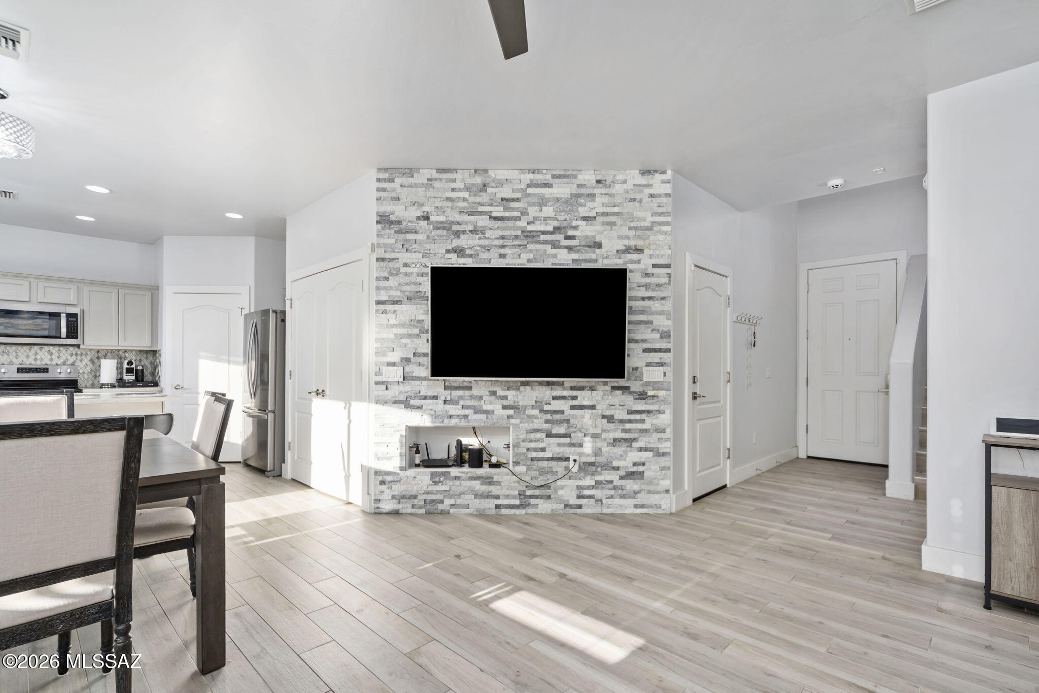 Third Street Promenade Condominium SQ20140240790 - Residential