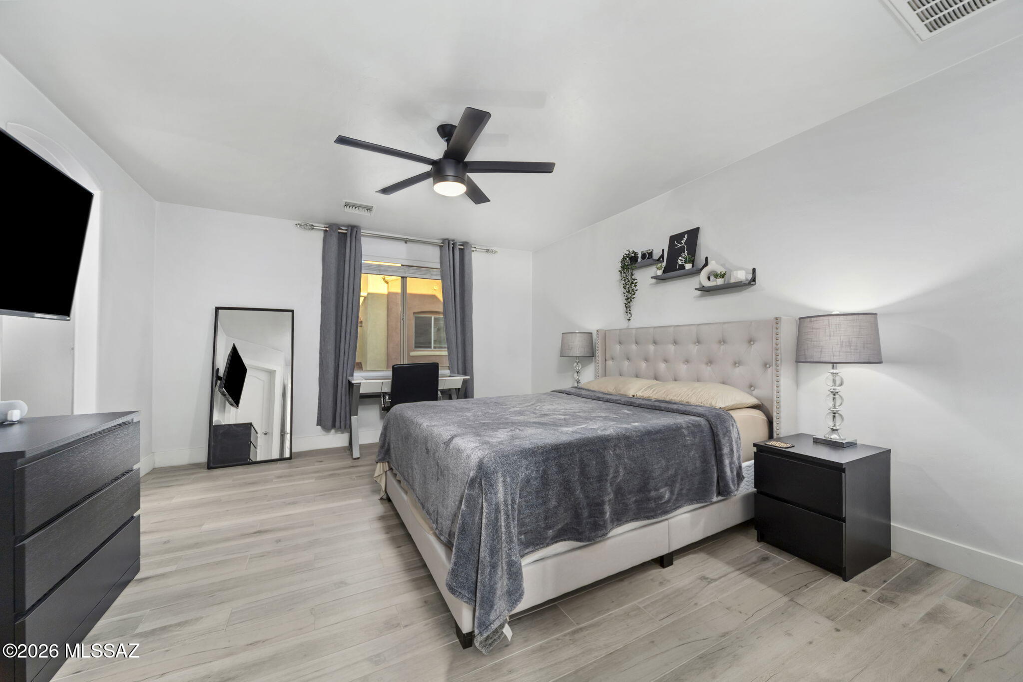 Third Street Promenade Condominium SQ20140240790 - Residential