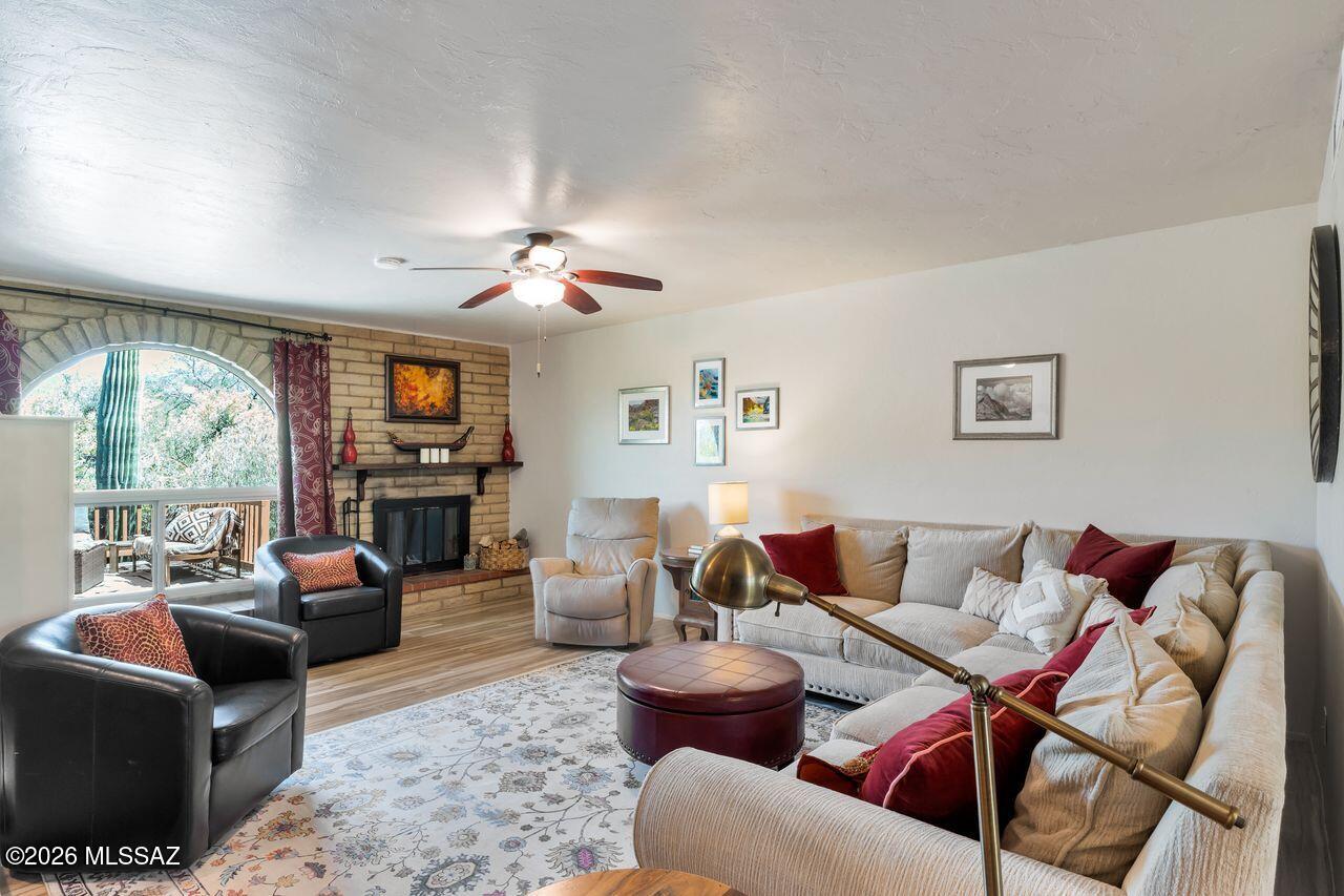10421 E Calle Del Este