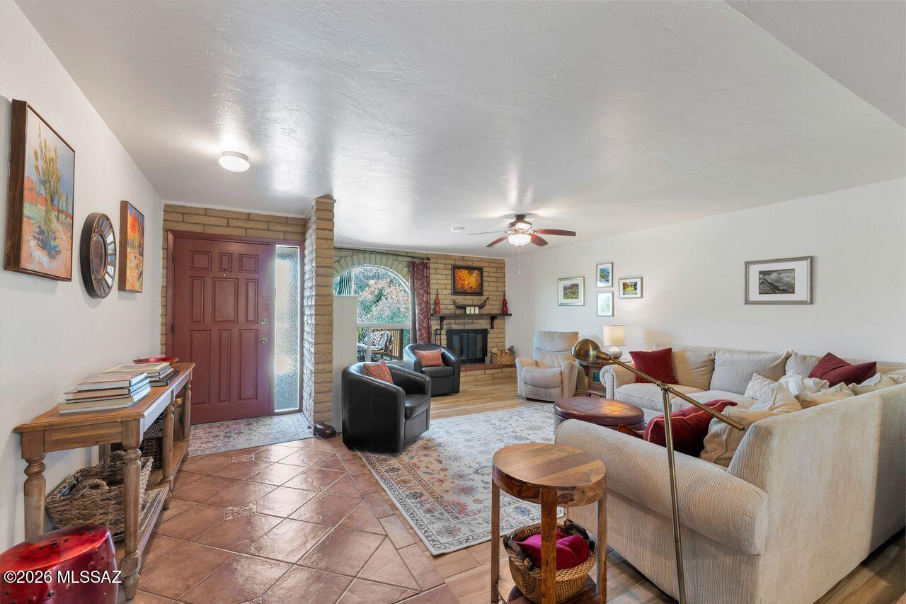10421 E Calle Del Este