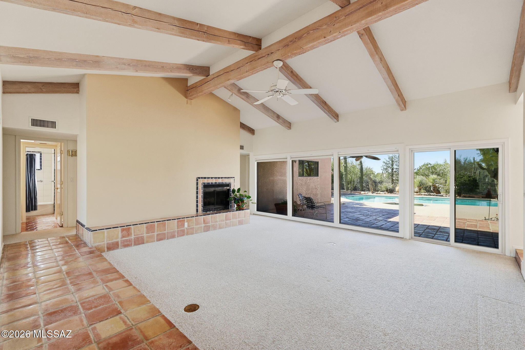 1041 E Calle Mariposa