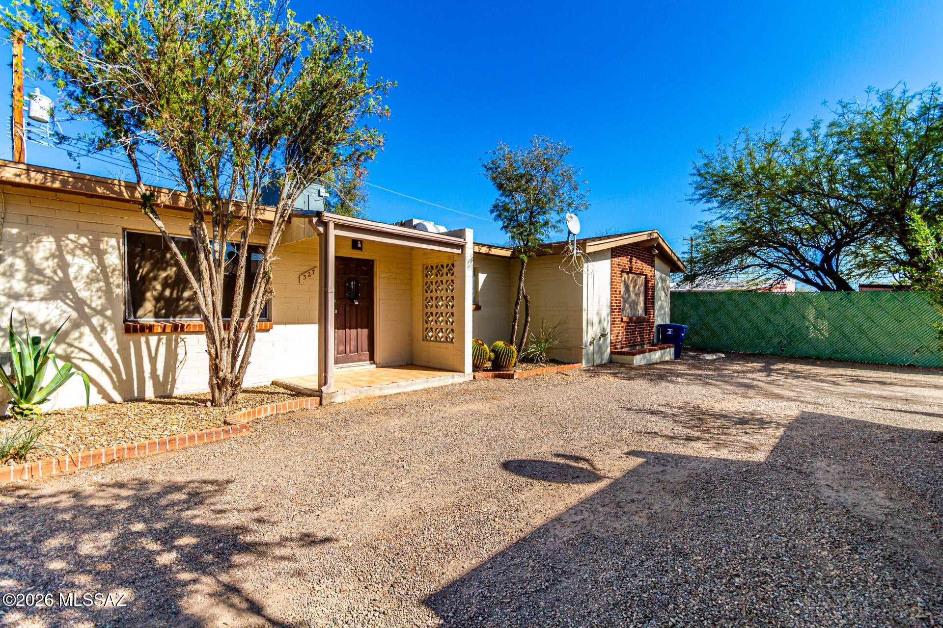 321 E Blacklidge Drive