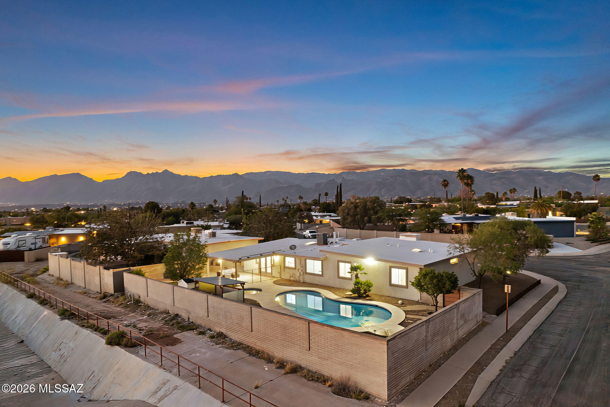 Broadway East (113-253) - Residential