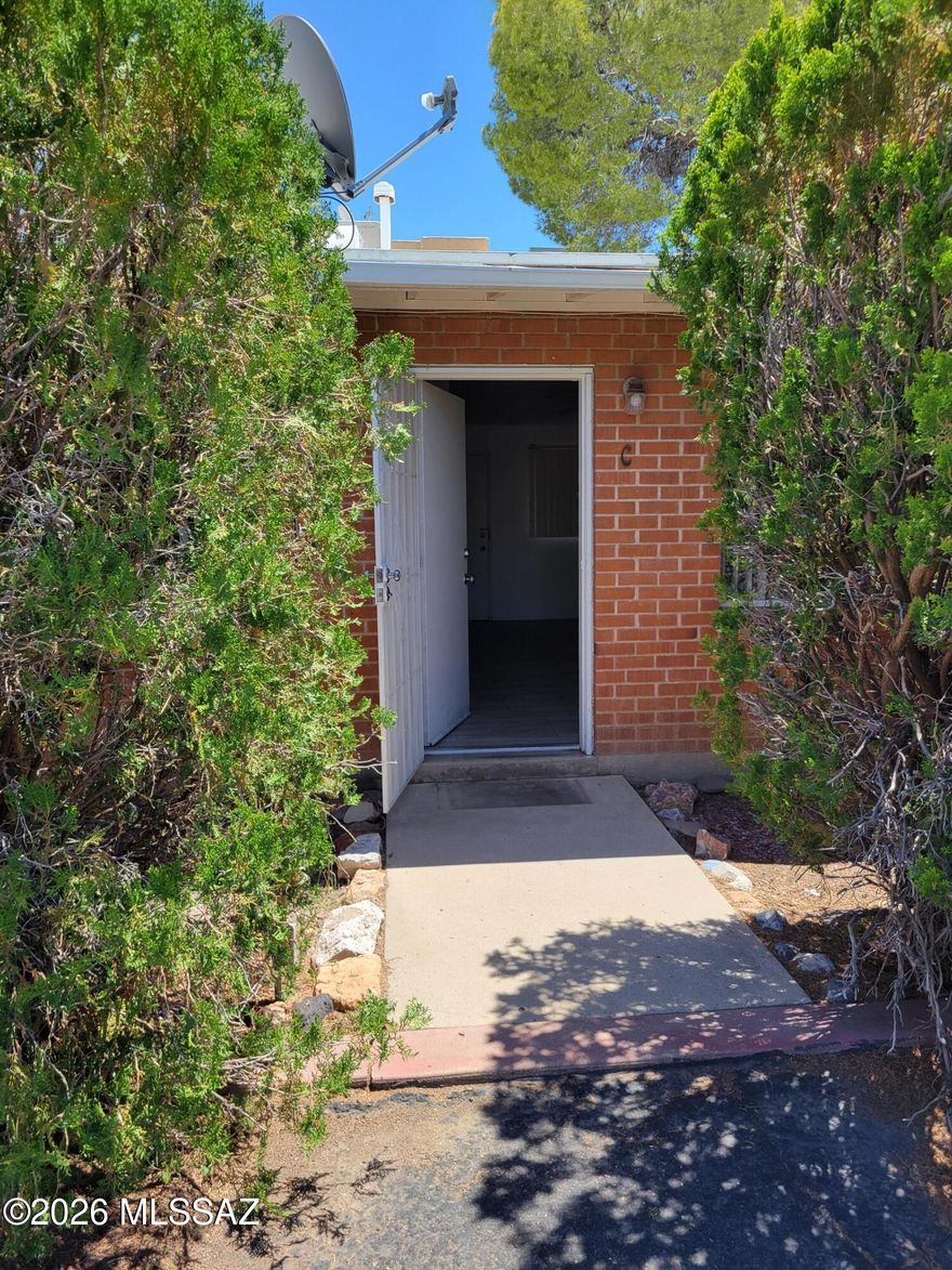 Central Location, Close to Bus Lines, UofA, University Hospital, Restaurants, shopping center and about three miles to Down Town.  Electric A/C and Gas Heater, Newer Flooring, Remodeled Kitchen with Granite Counter Tops, New Electric Stove.  Call today to set an appointment to see!