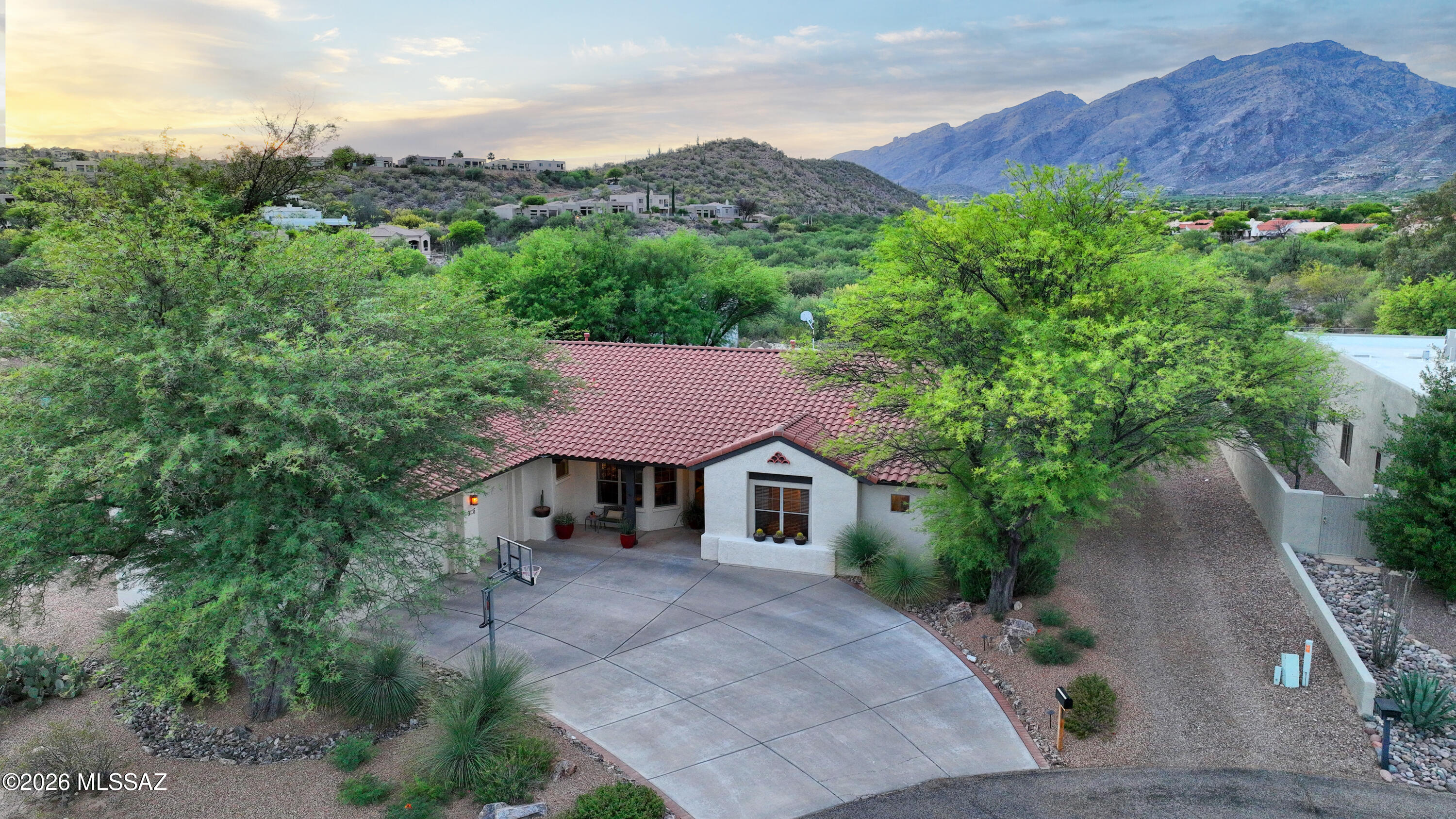 4981 N Sabino Valley Place