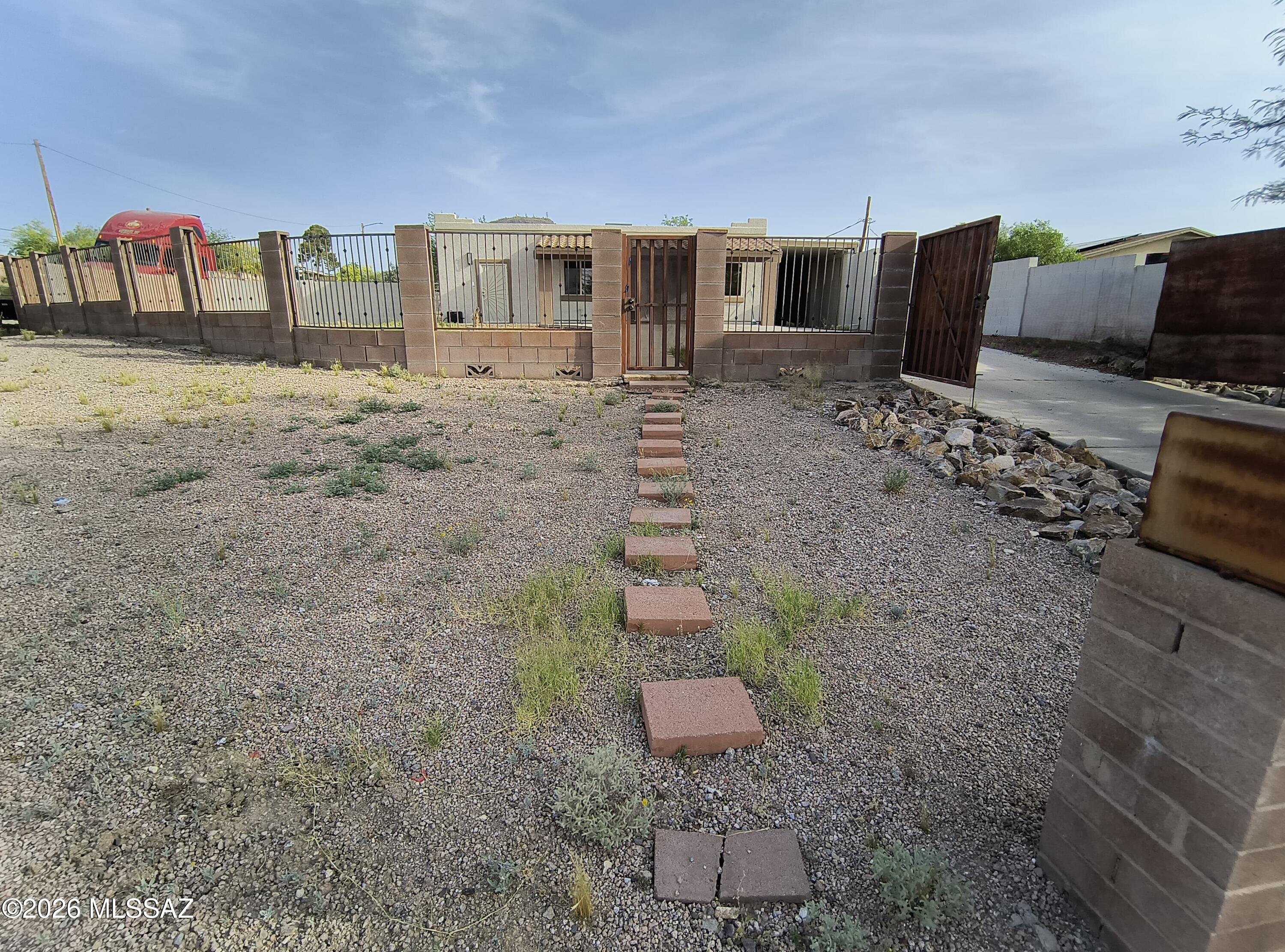 1838 W Calle Del Arroyito