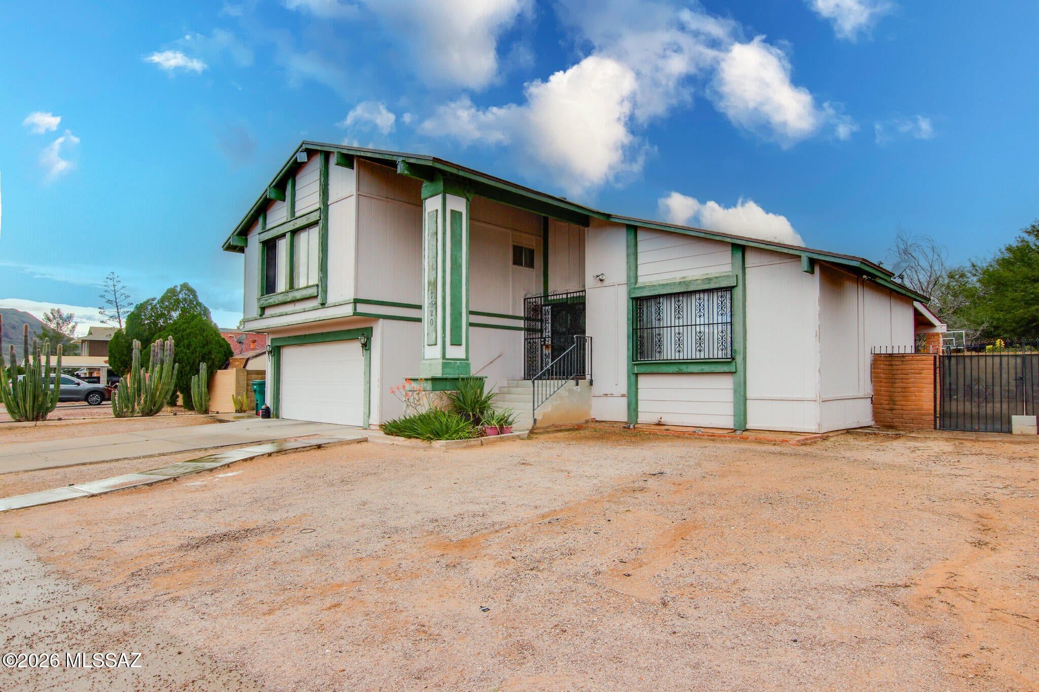 7520 S Camino Bello