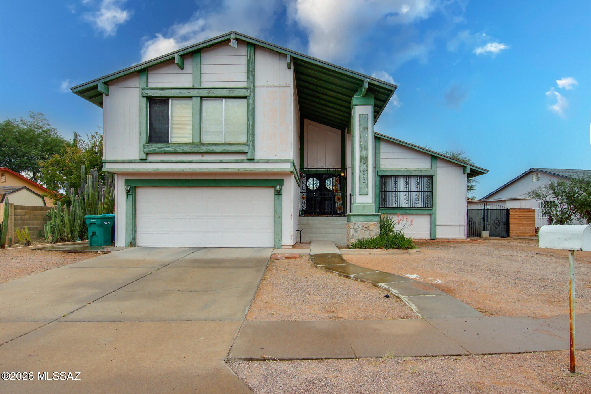 7520 S Camino Bello