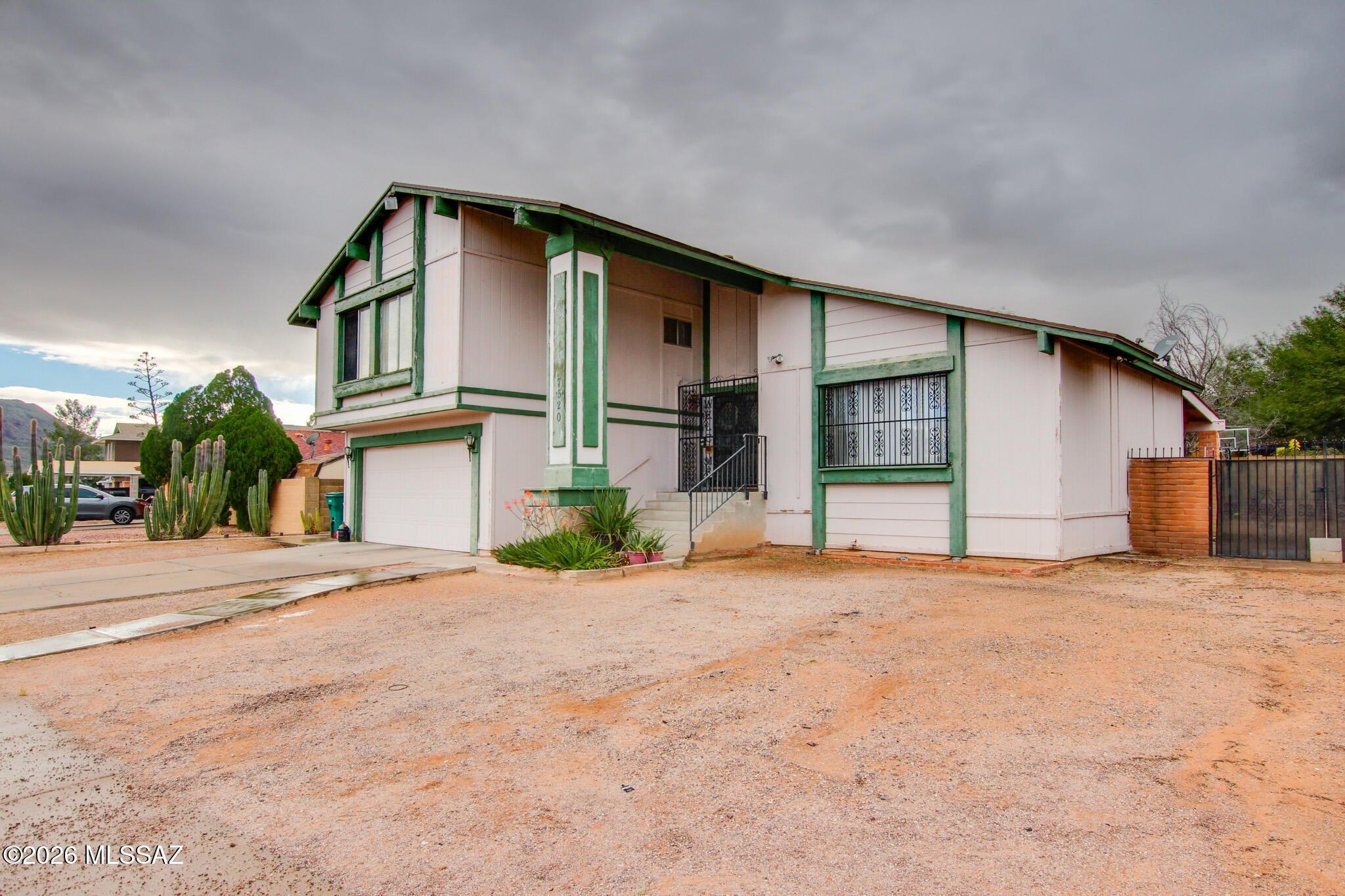 7520 S Camino Bello