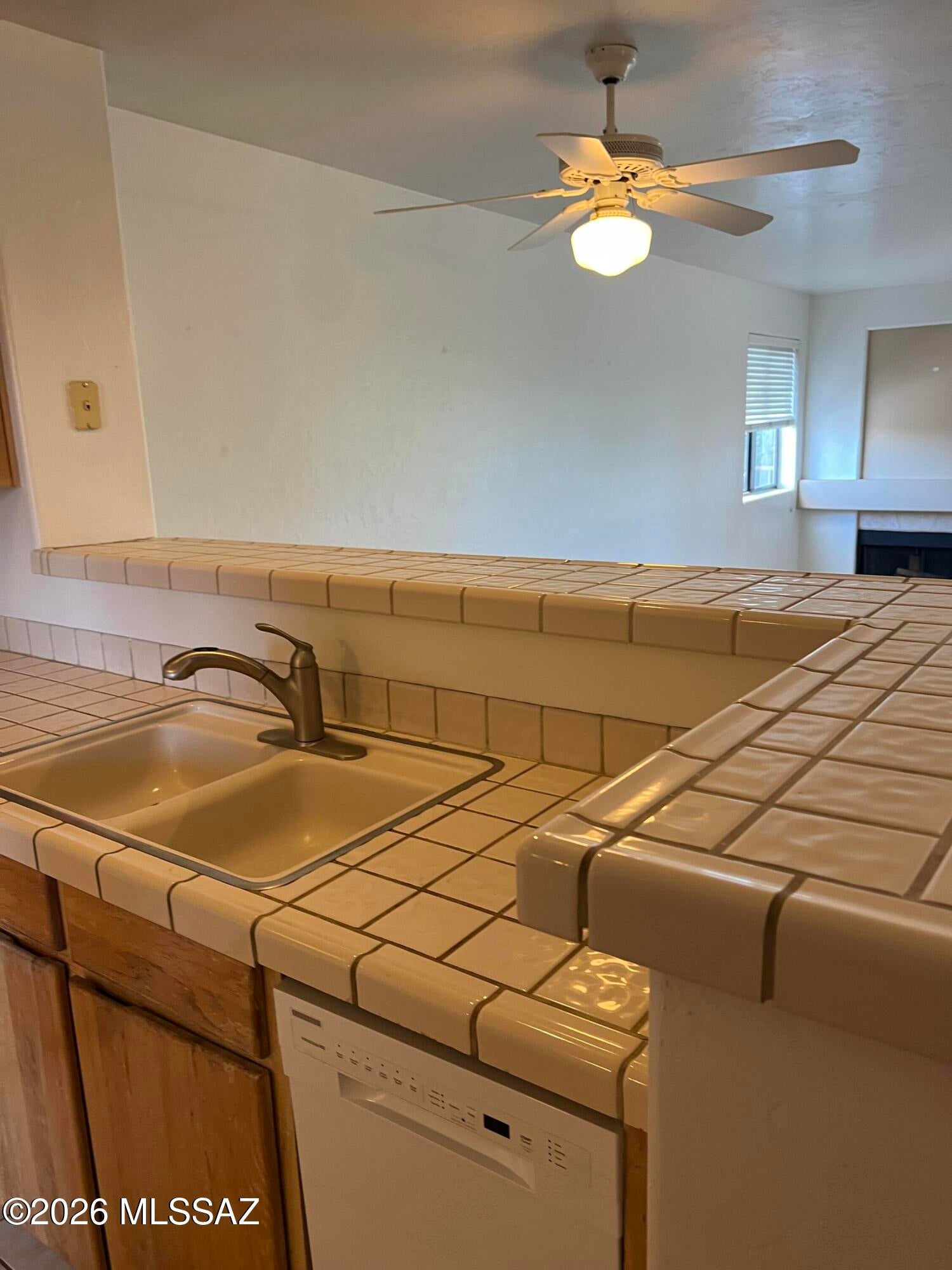 5675 N Camino Esplendora 4123