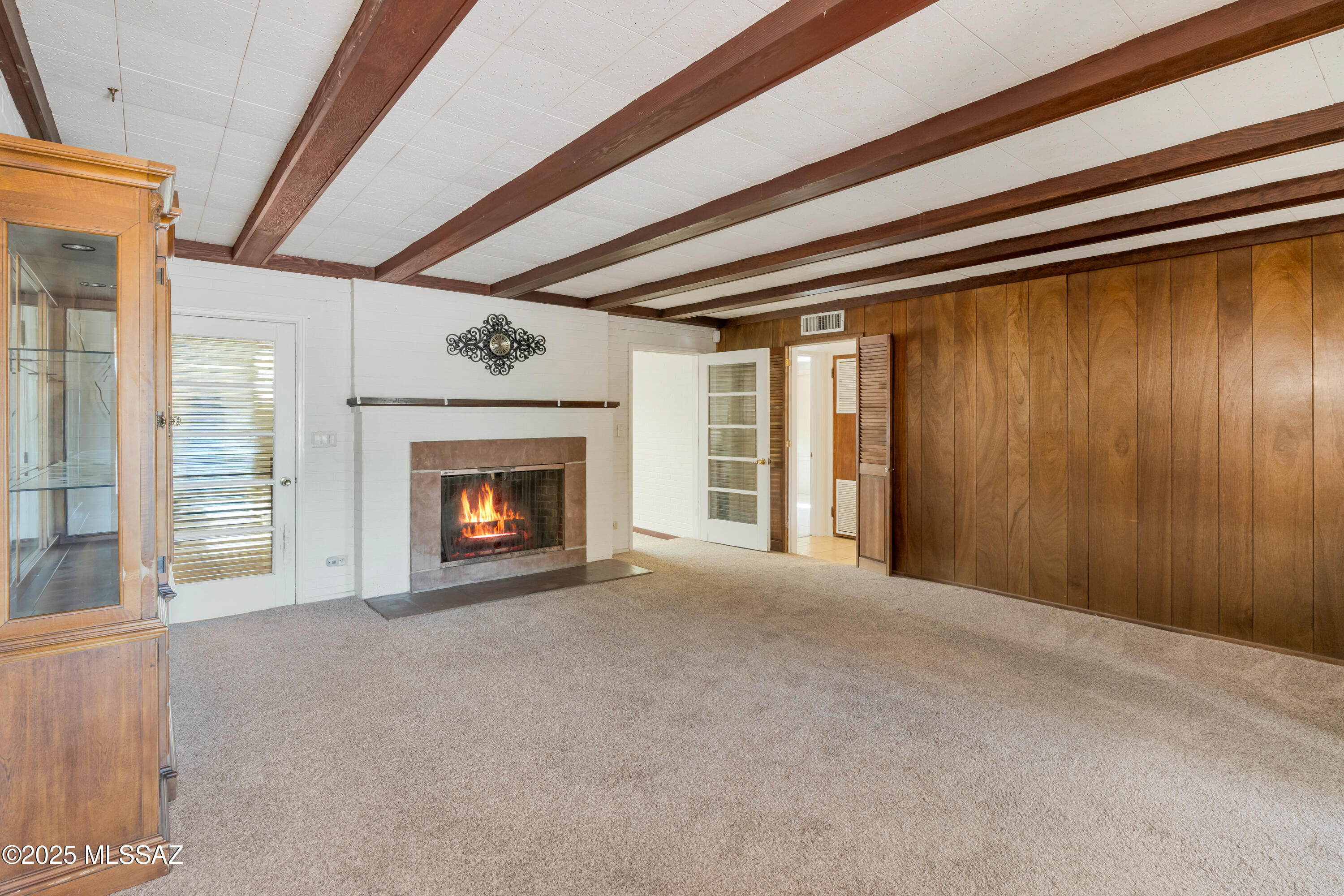 1047 E Hedrick Drive