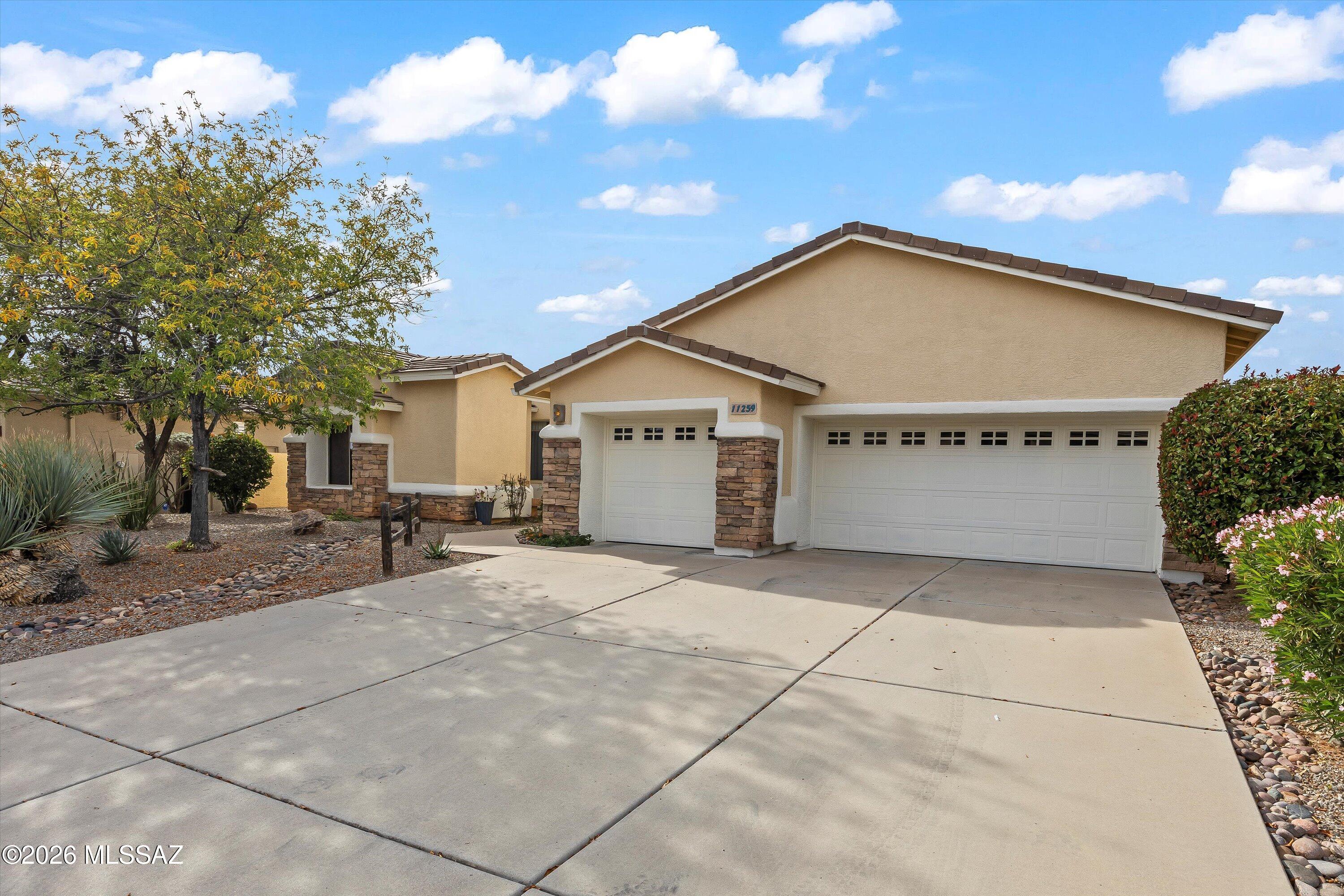 11259 N Mountain Breeze Drive