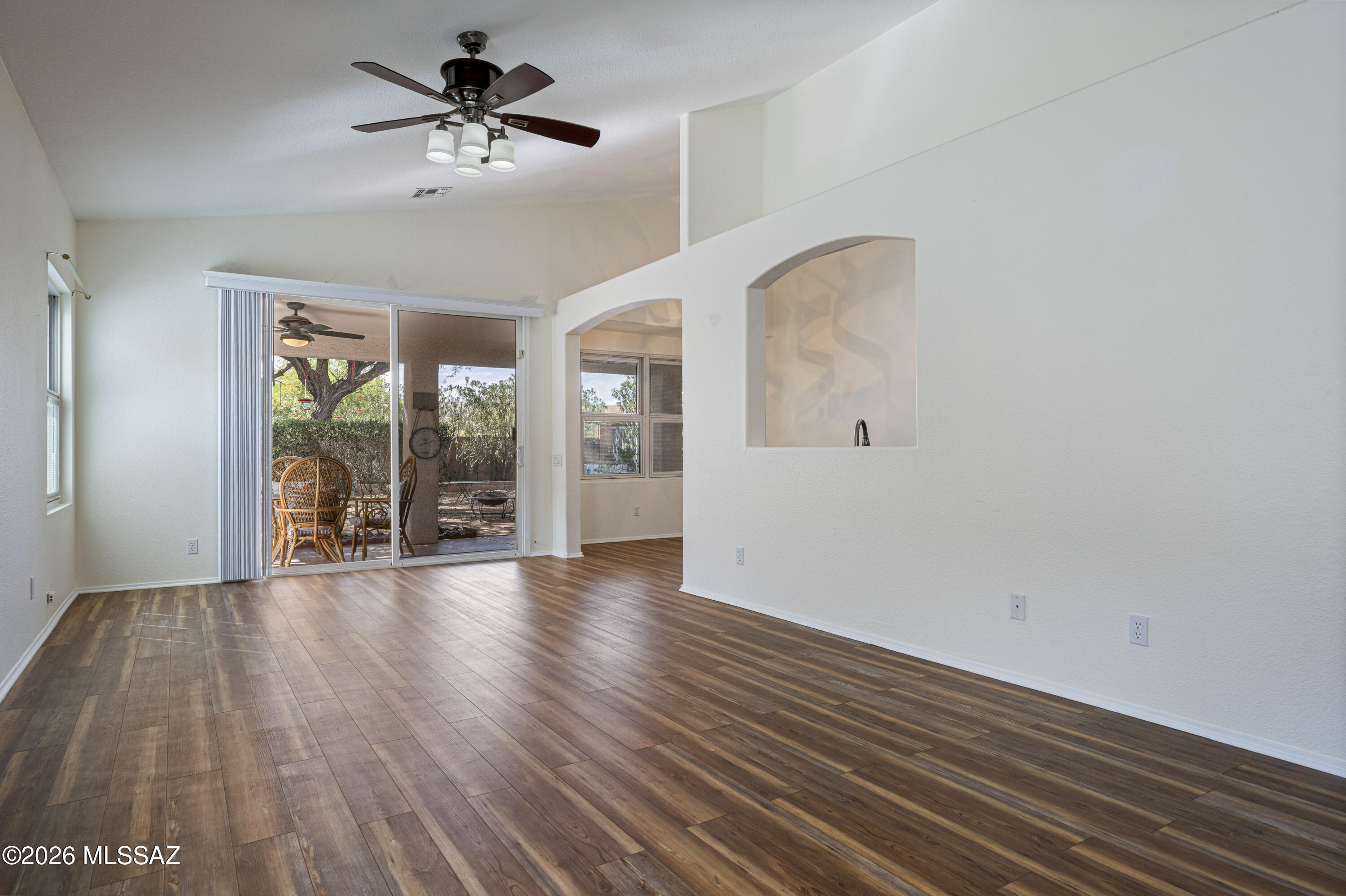 12163 N Seasons Loop