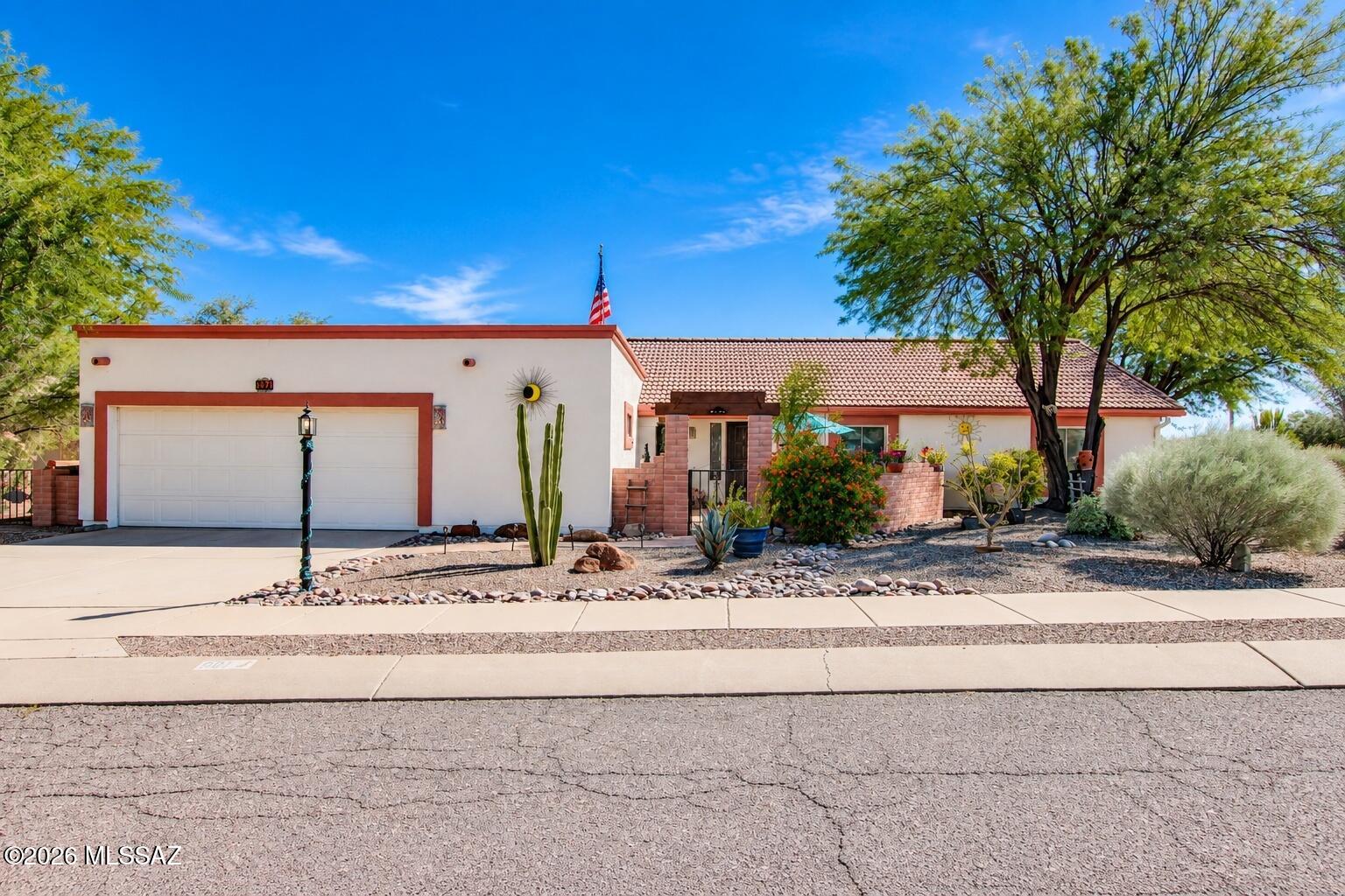901 W Paseo Del Cilantro