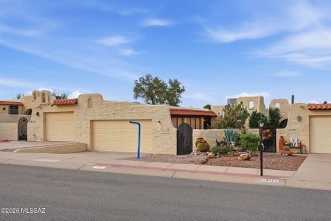 Photo of 678 W Placita Nueva, Green Valley, AZ 85614 (MLS # 22622022)