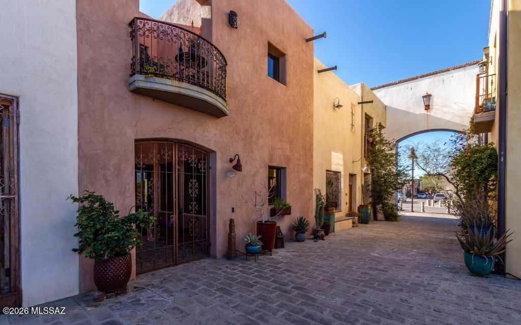 892 W Cushing Street 83