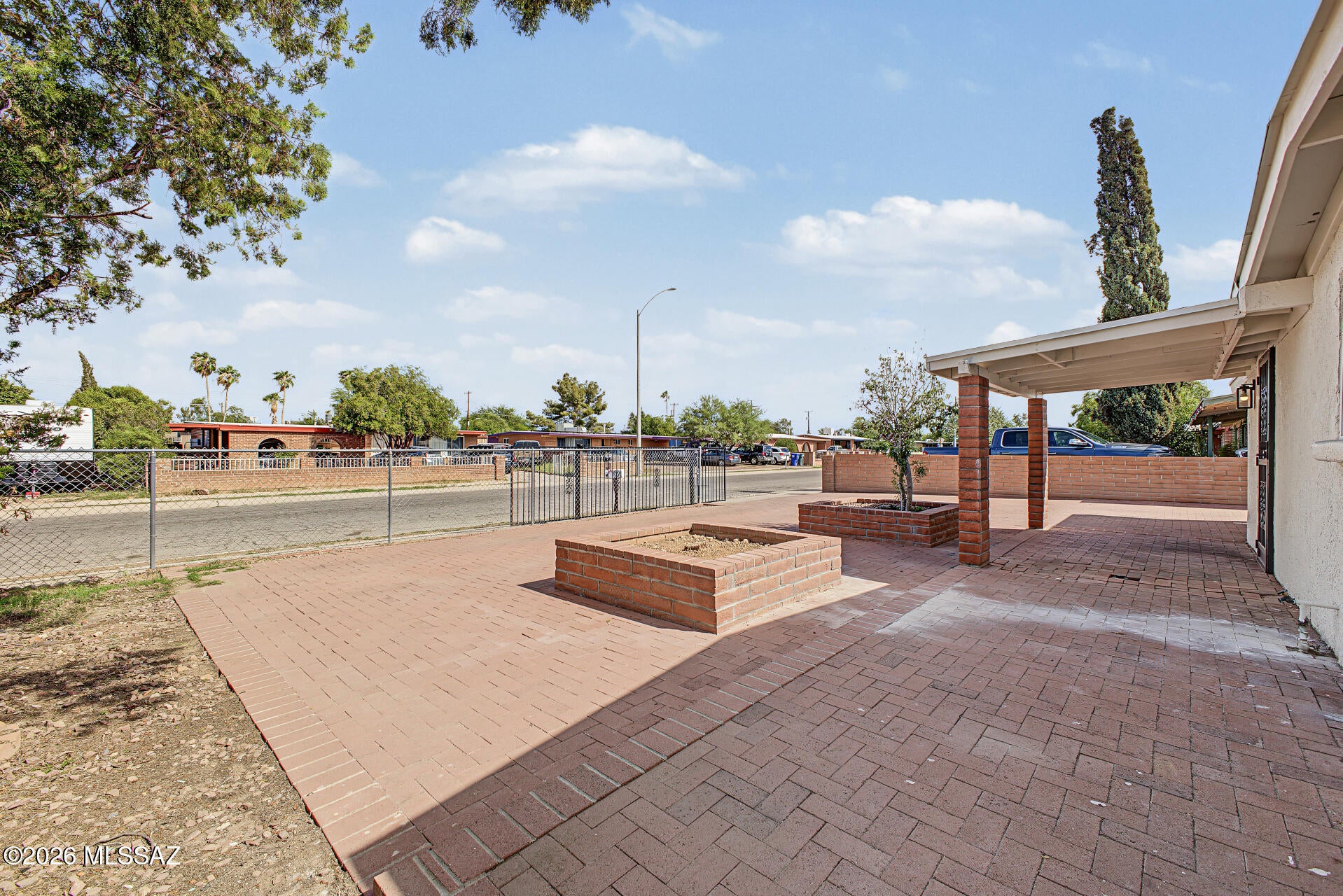 325 W Santa Paula Street