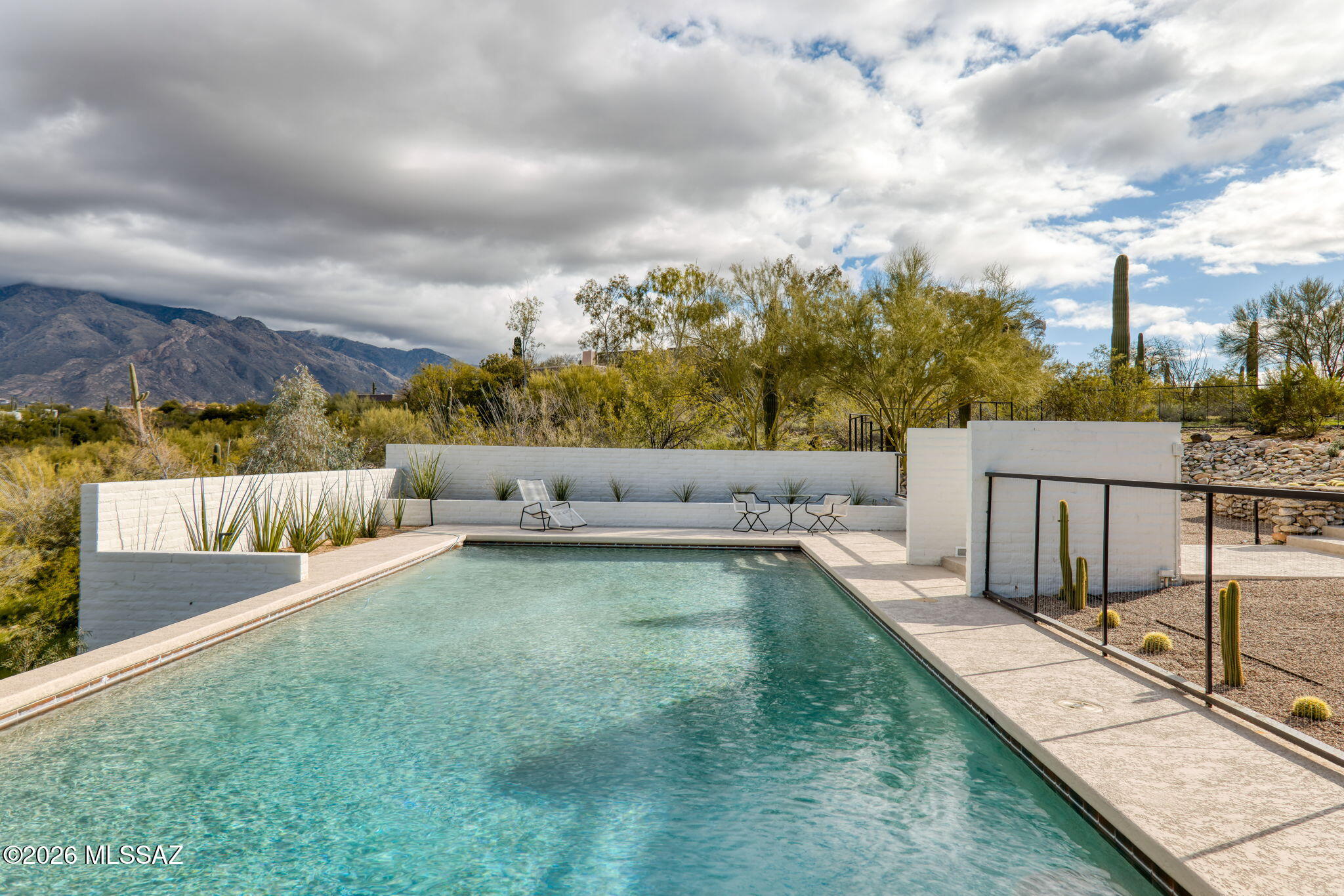 2801 E Camino Norberto