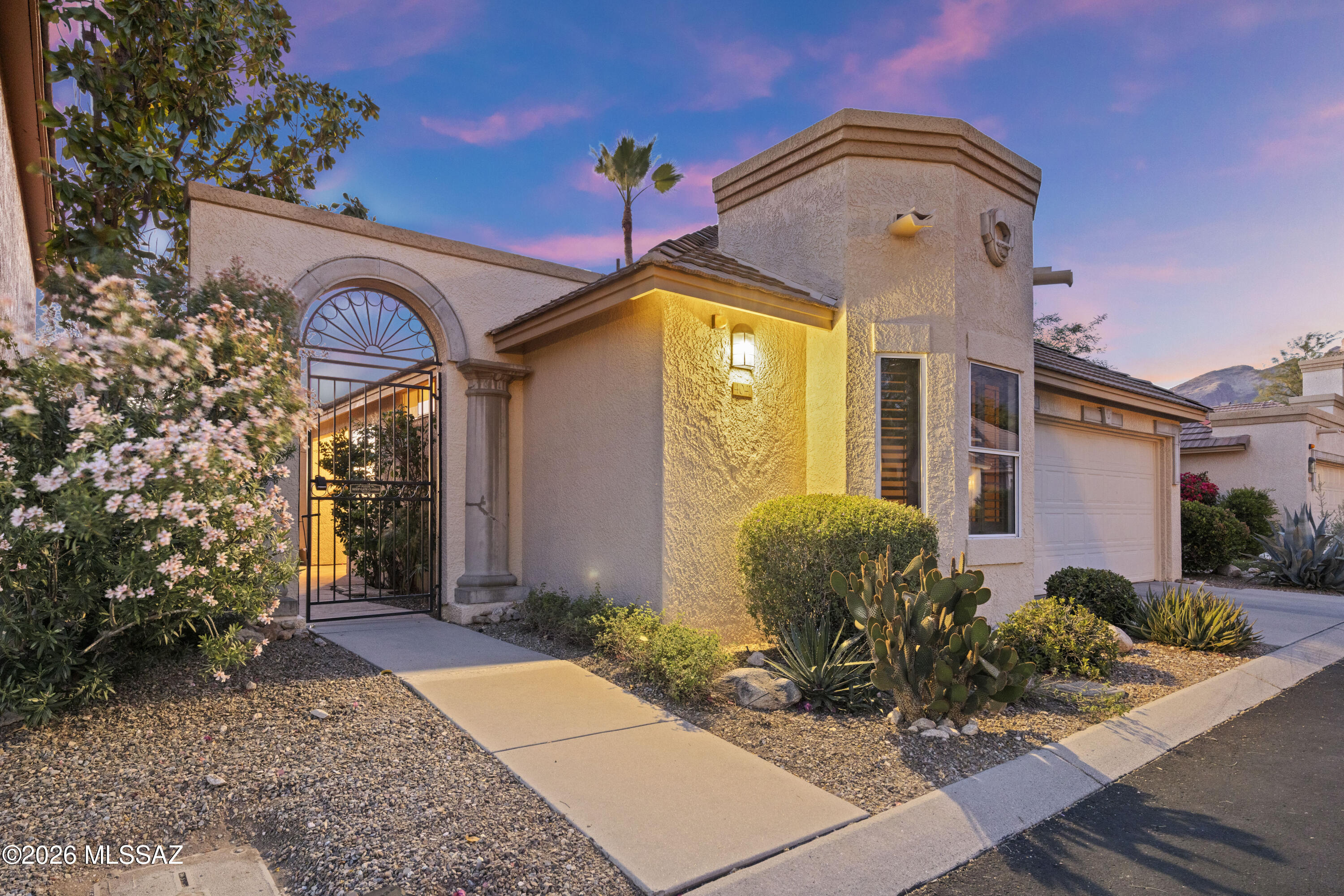 4041 E Via Del Vireo