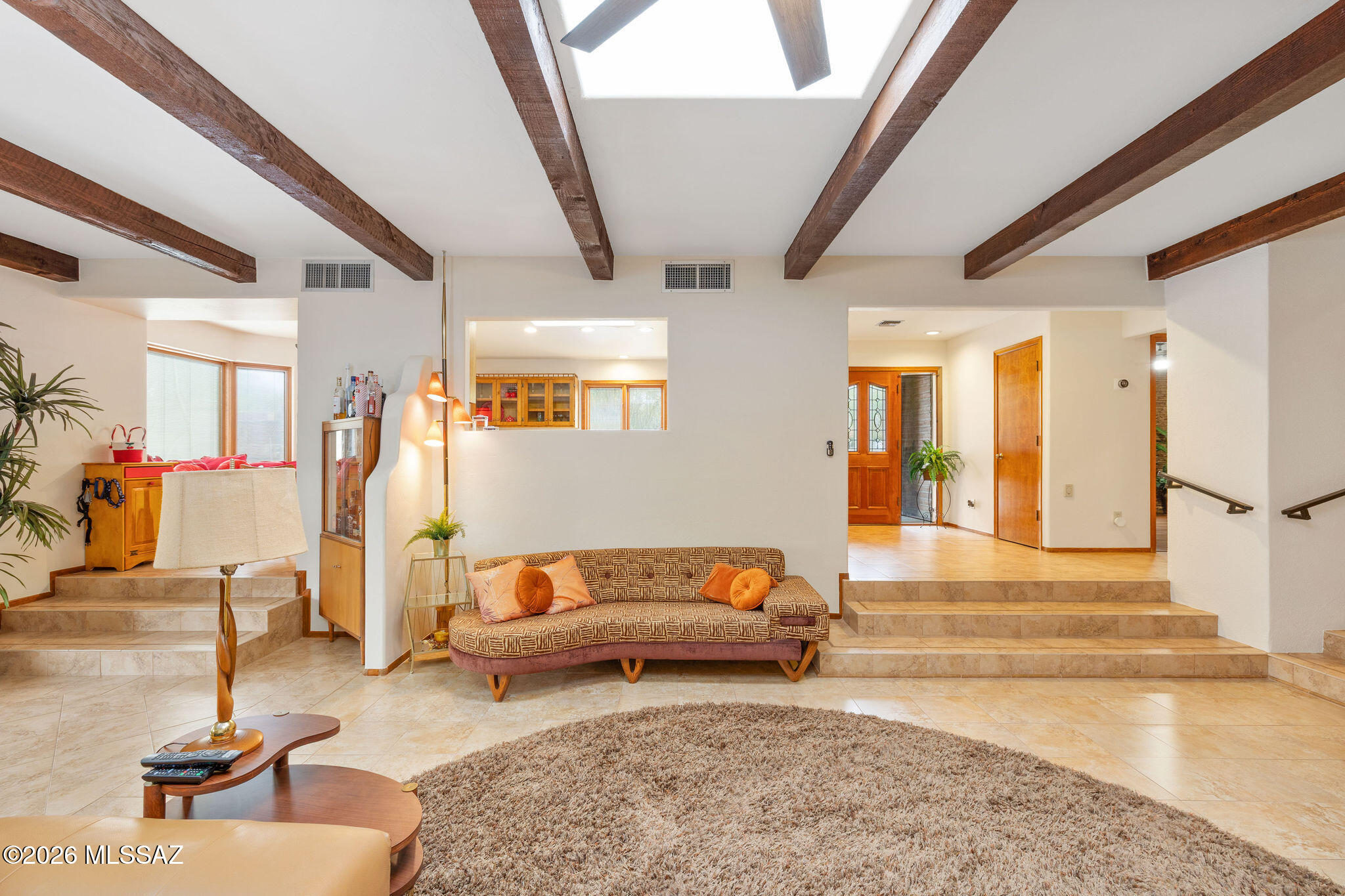 991 E Calle Mariposa