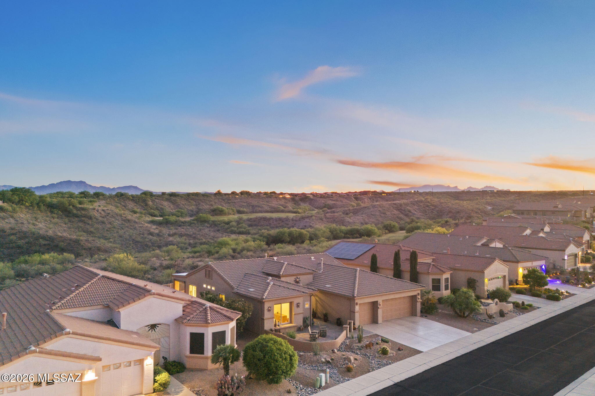 2209 W Calle Cacillo