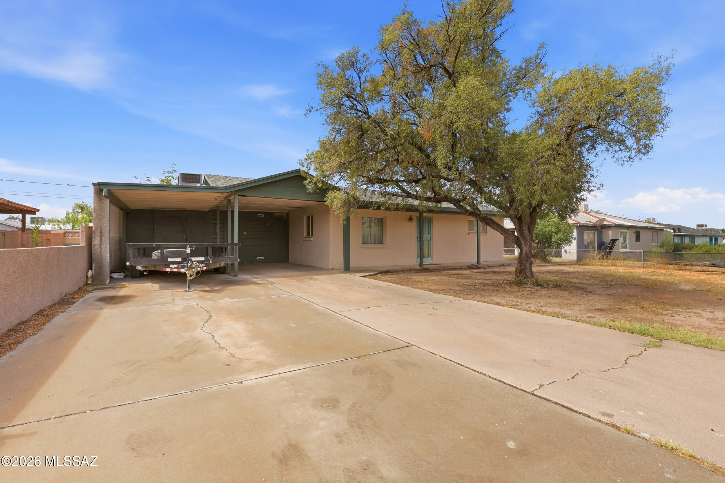 943 W Calle Garcia