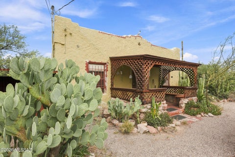 Photo of 1804 S Santa Cruz Lane, Tucson, AZ 85713 (MLS # 22621915)