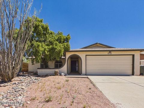 Photo of 1285 S Lynx Drive, Tucson, AZ 85713 (MLS # 22607966)