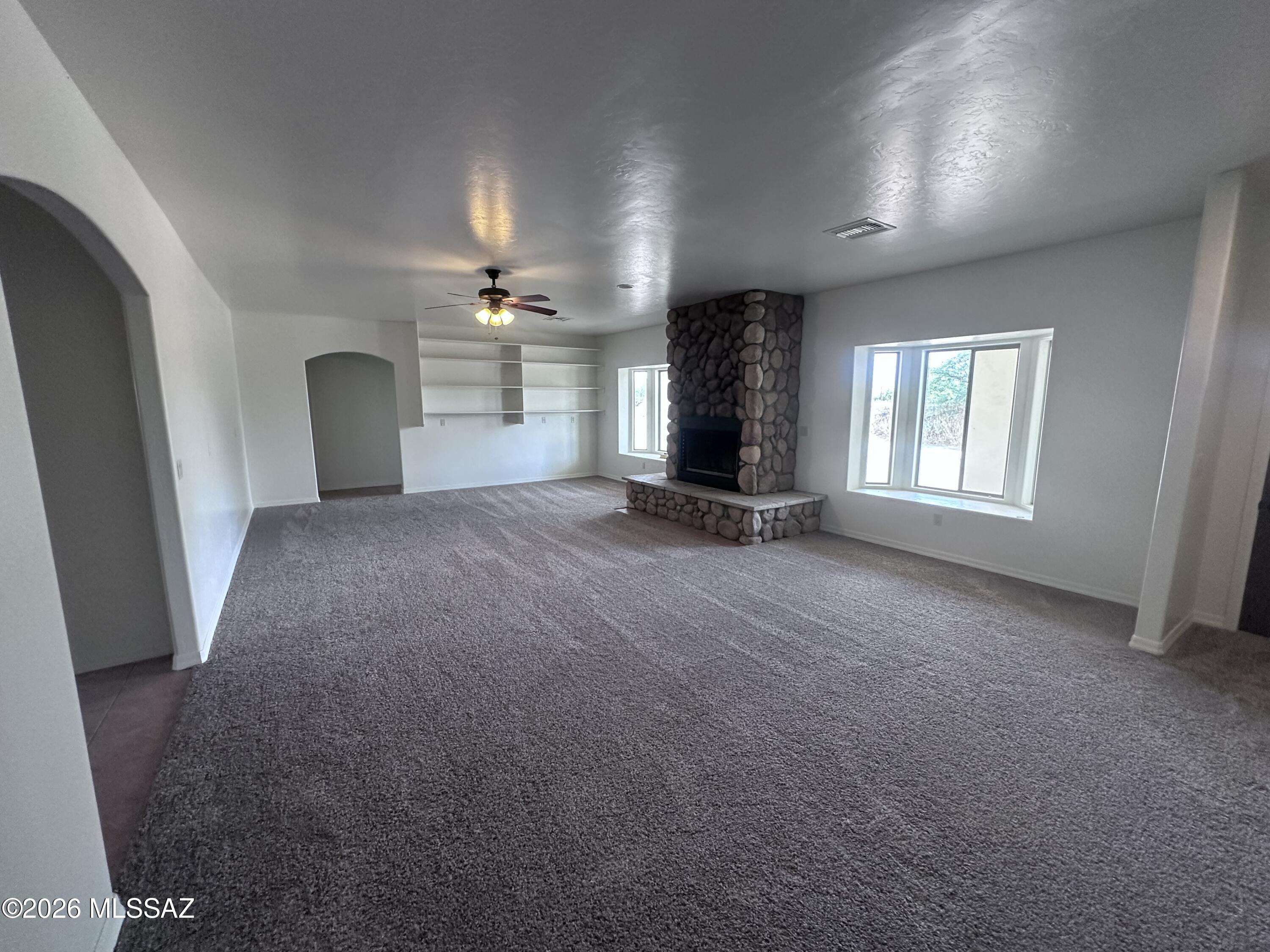 728 E Mockingbird