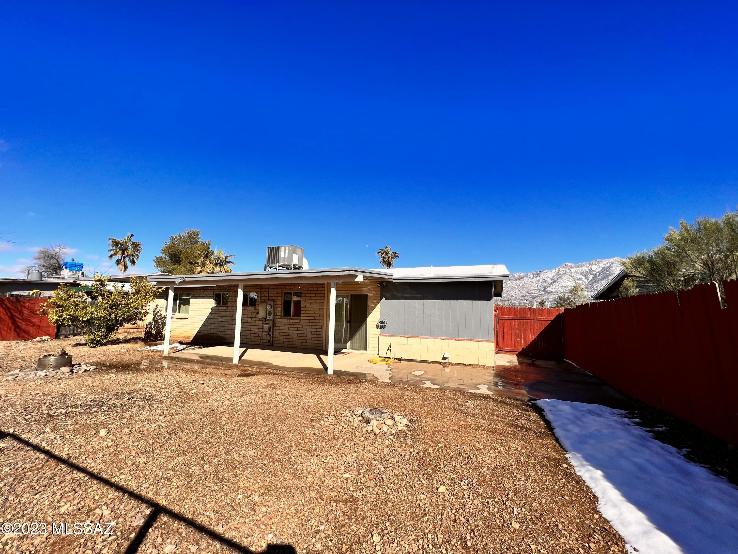 Twin Lakes (1-148) - Residential Lease