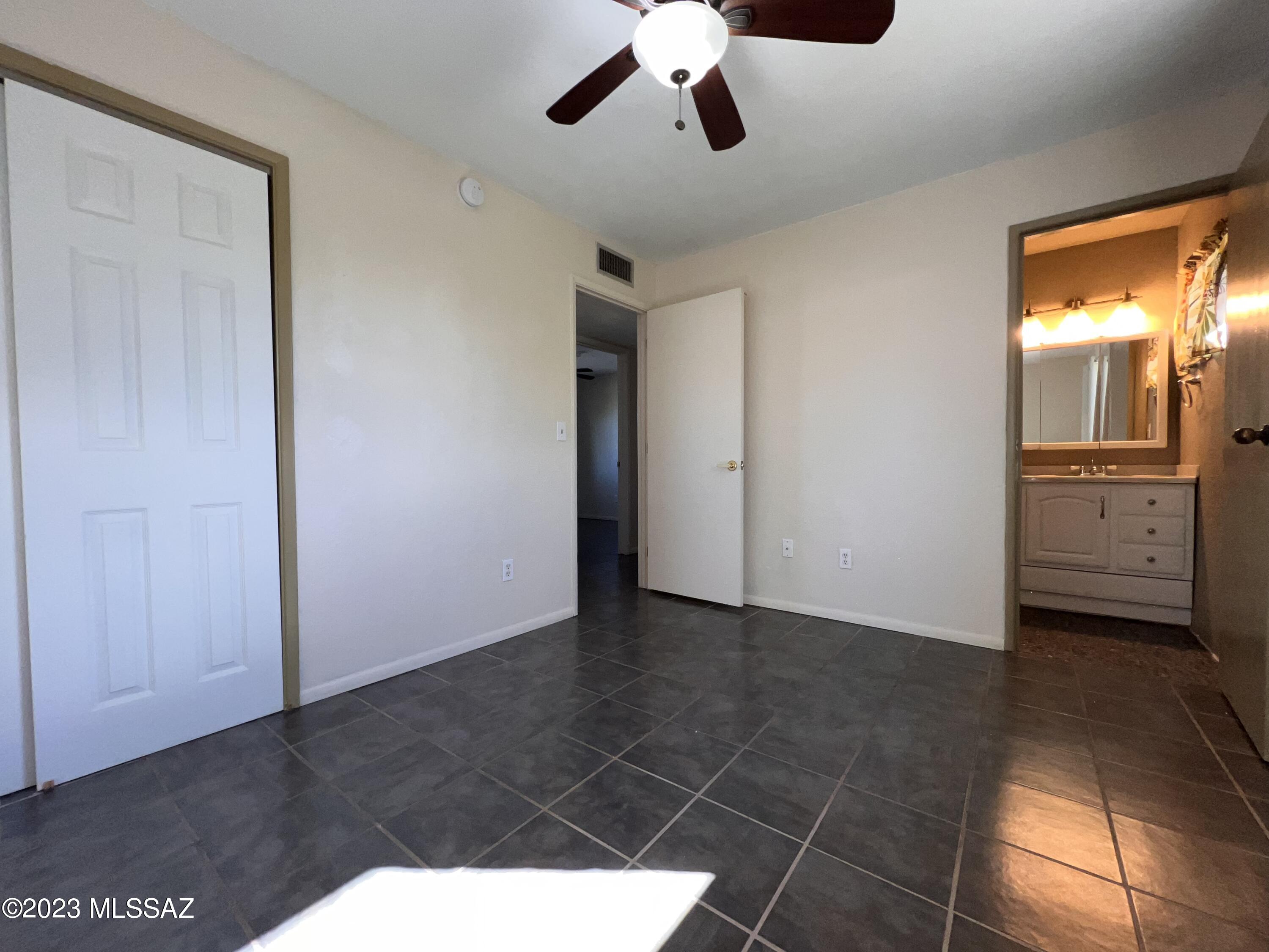 Twin Lakes (1-148) - Residential Lease