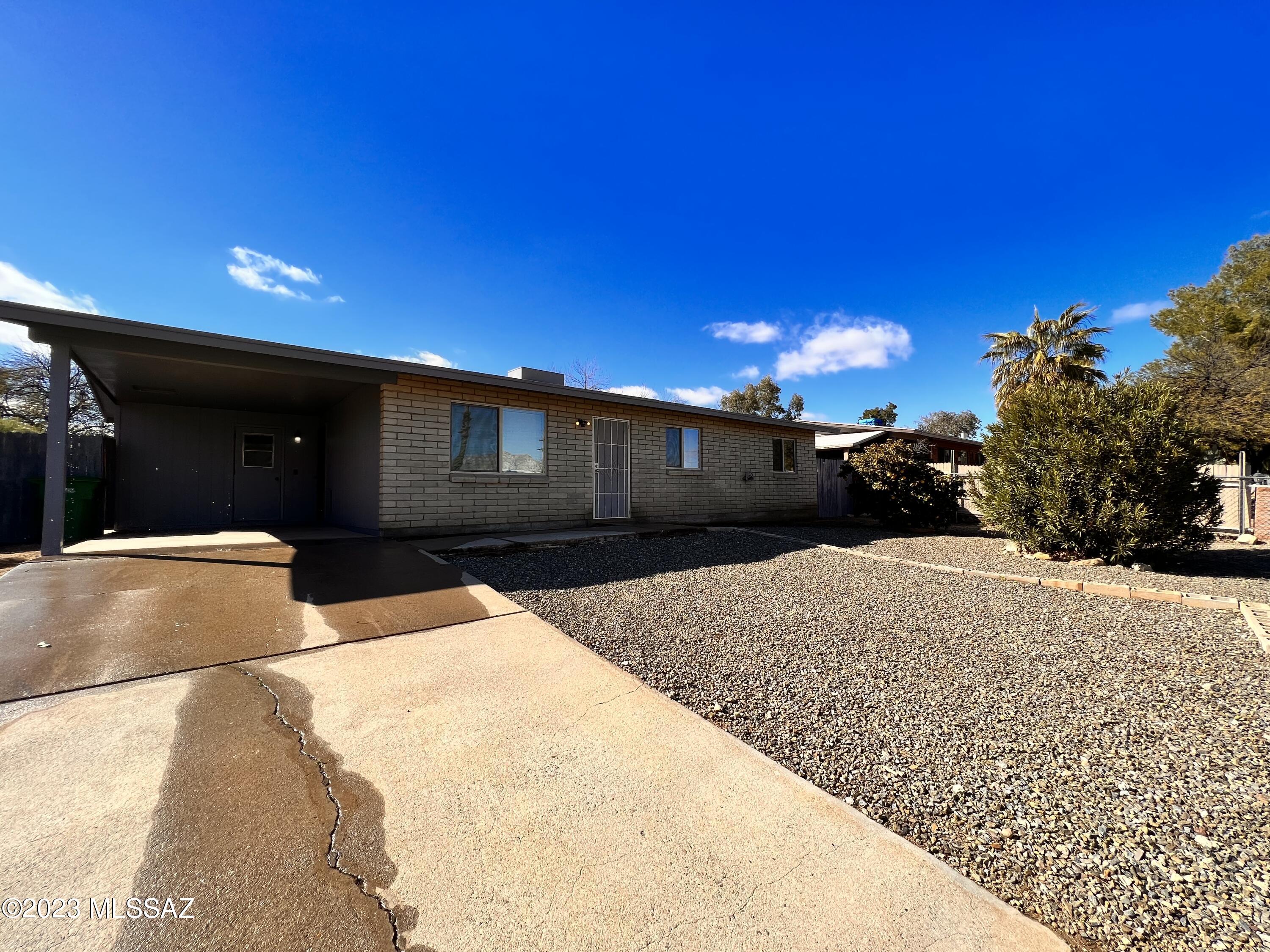 Twin Lakes (1-148) - Residential Lease