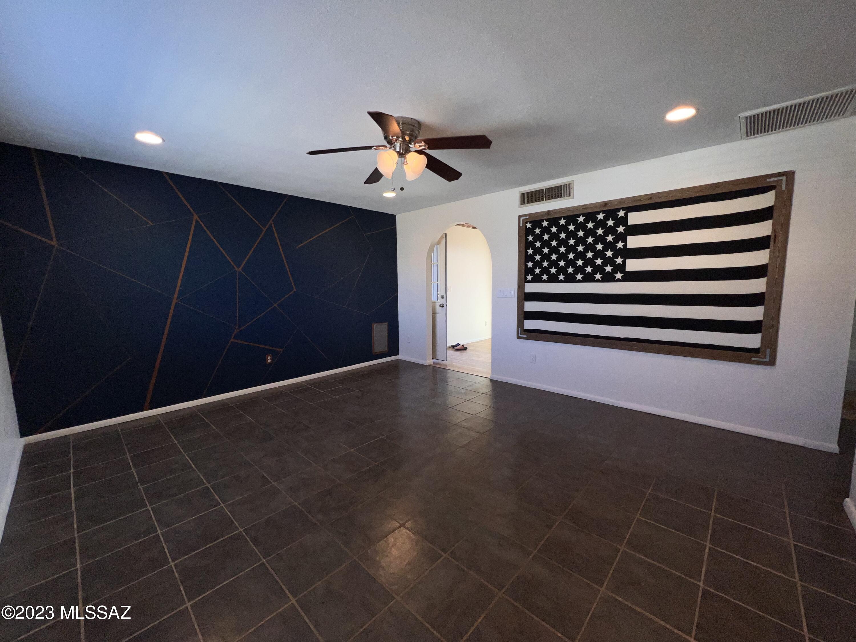 Twin Lakes (1-148) - Residential Lease