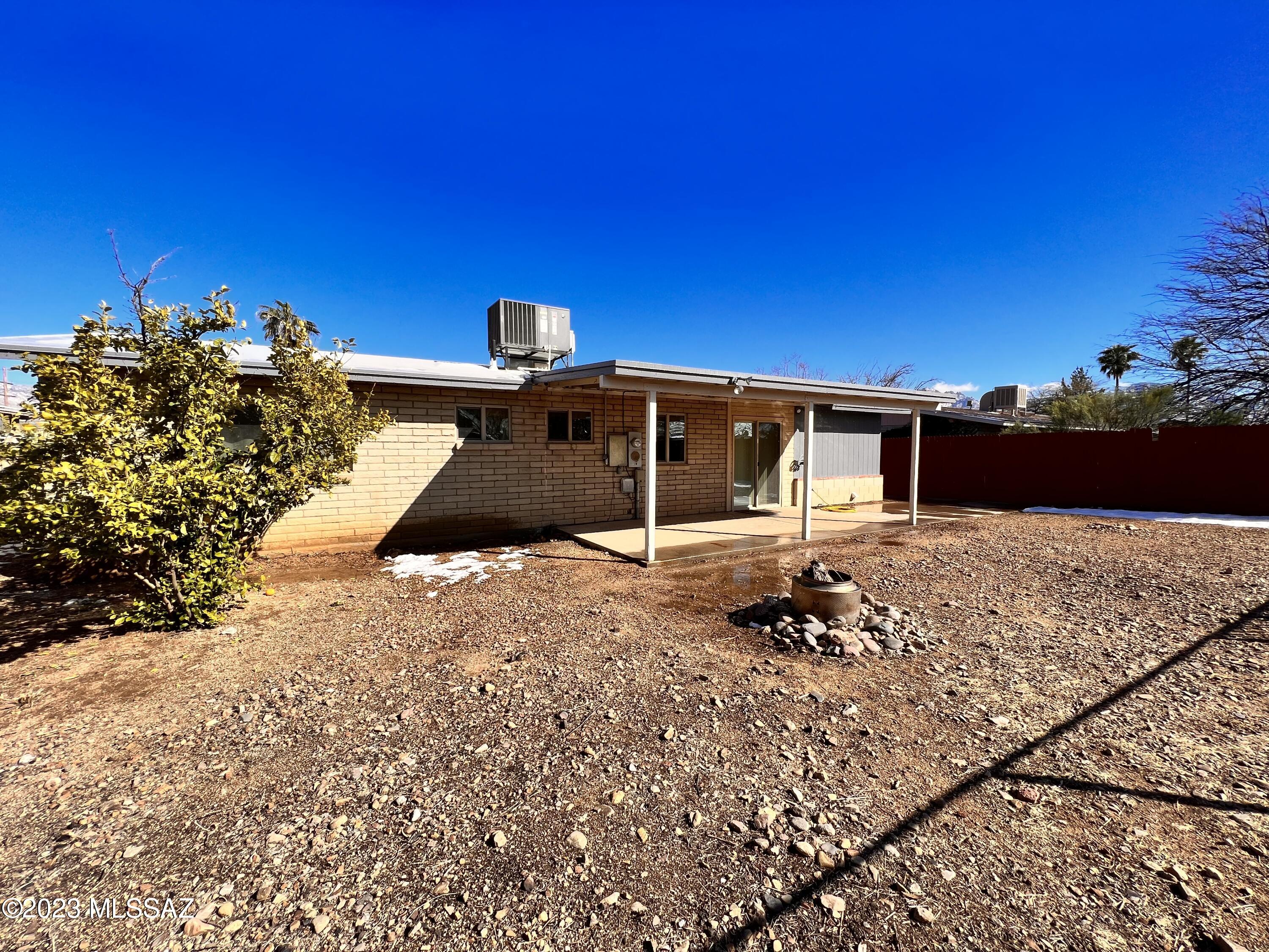 Twin Lakes (1-148) - Residential Lease